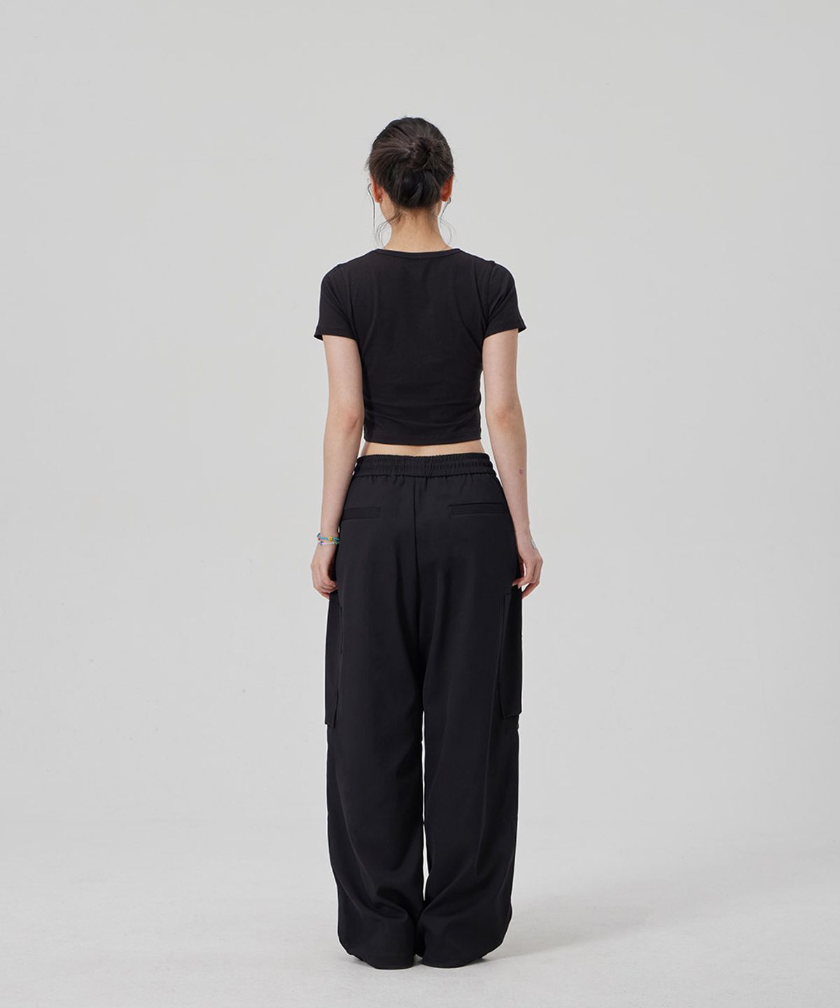메이킷투(MAKEITTO) TWO TUCK WIDE PARACHUTE CARGO PANTS_BLACK