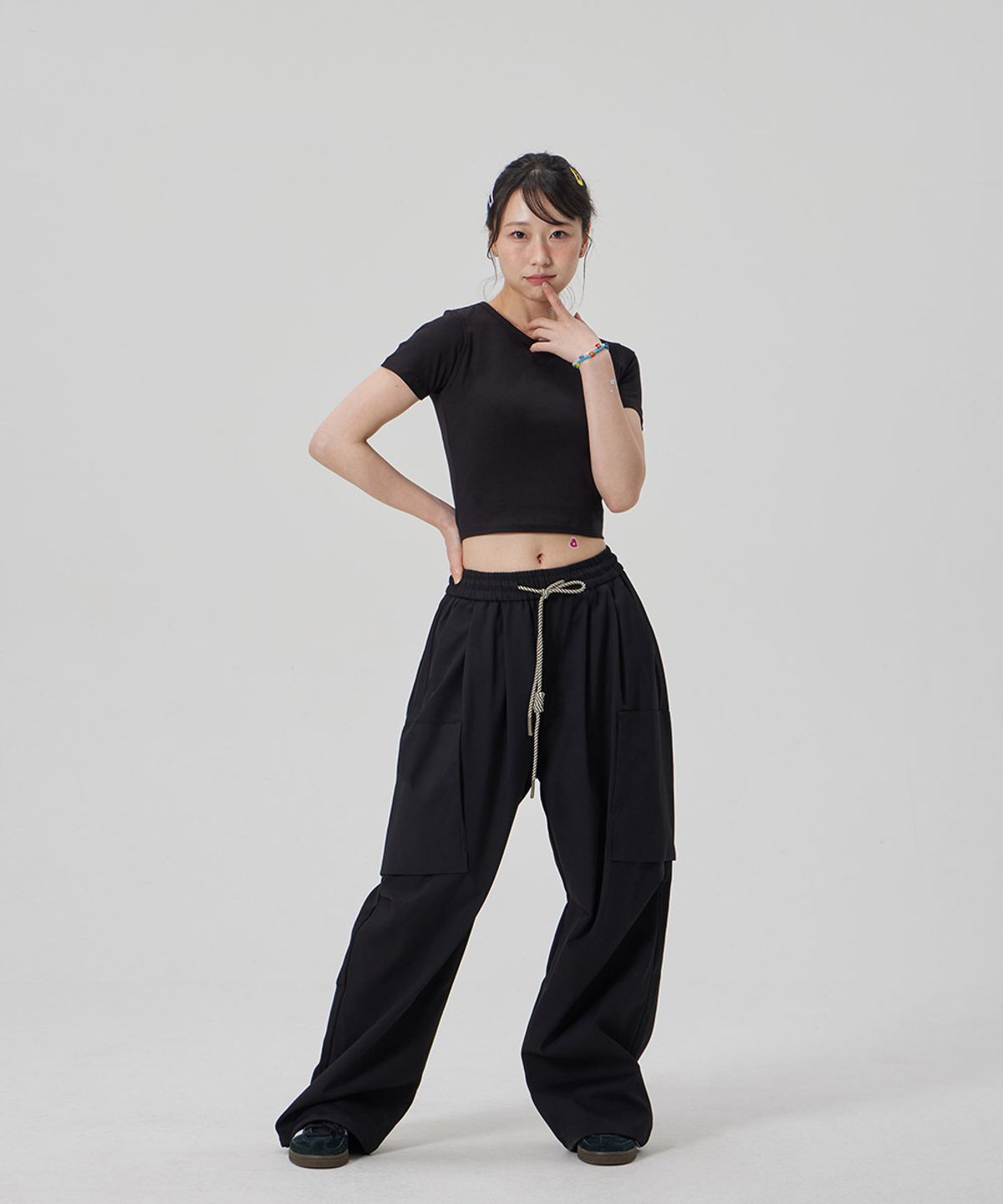 메이킷투(MAKEITTO) TWO TUCK WIDE PARACHUTE CARGO PANTS_BLACK