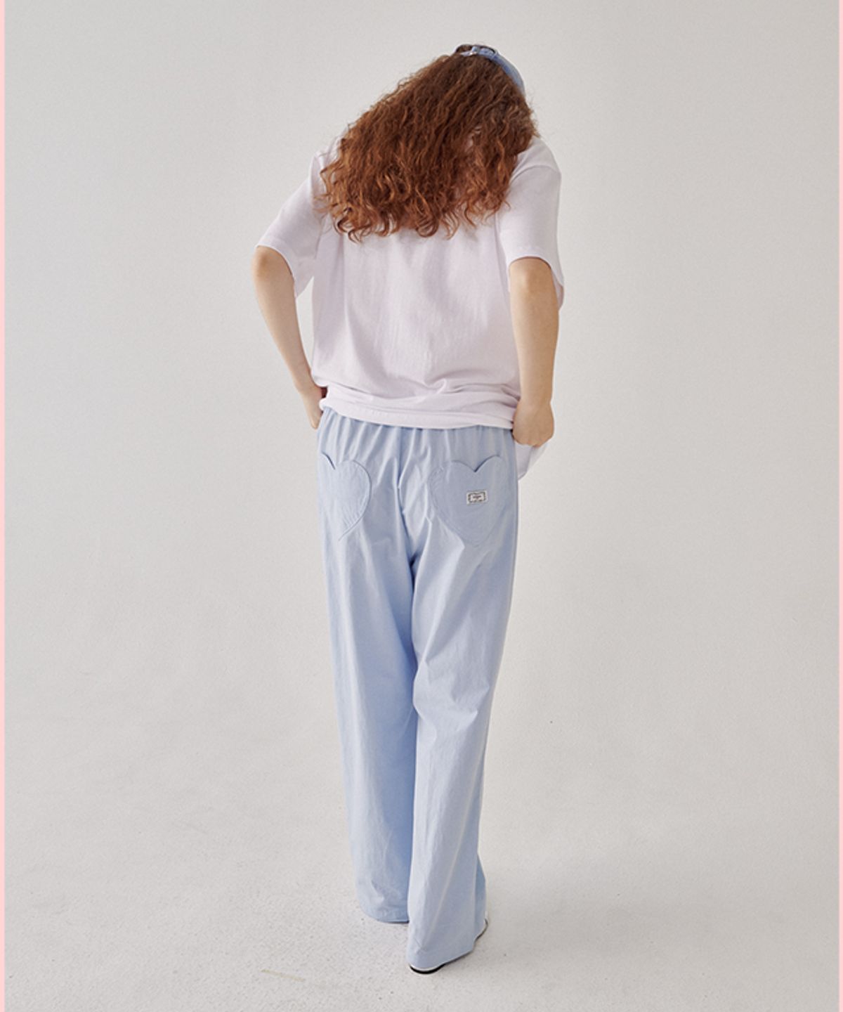 론론(RONRON) BACK HEART STITCH POCKET BANDING PANTS SOFT BLUE