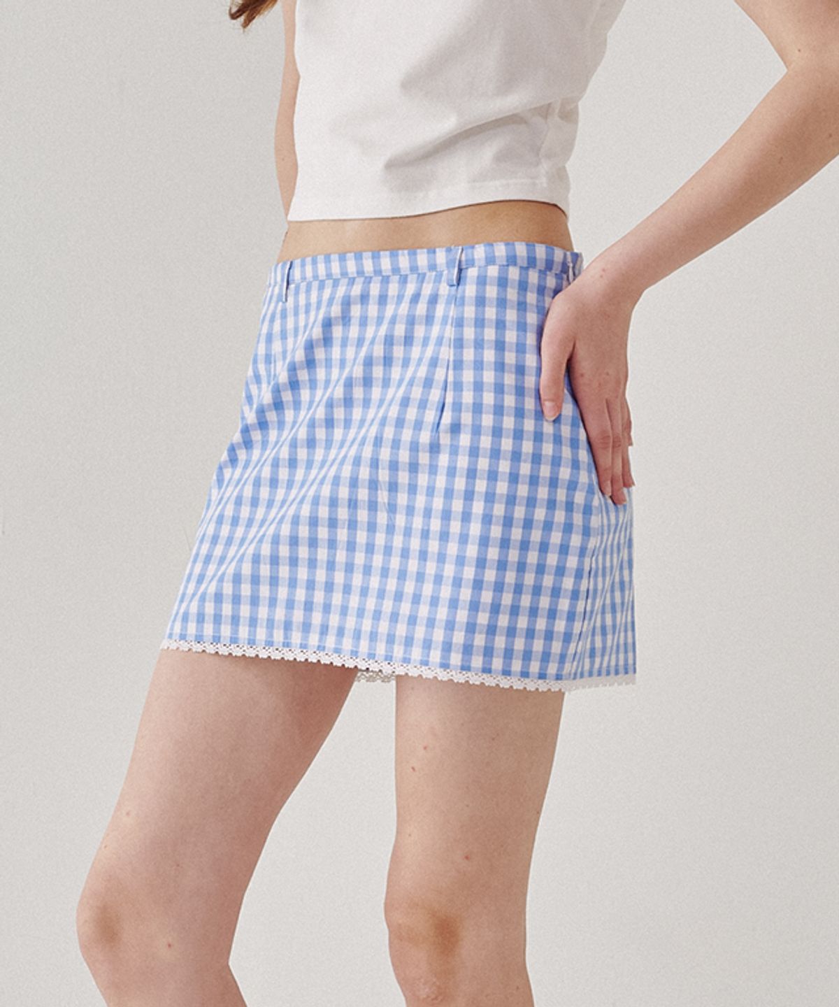 론론(RONRON) TORCHON LACE CHECK MINI SKIRT SOFT BLUE