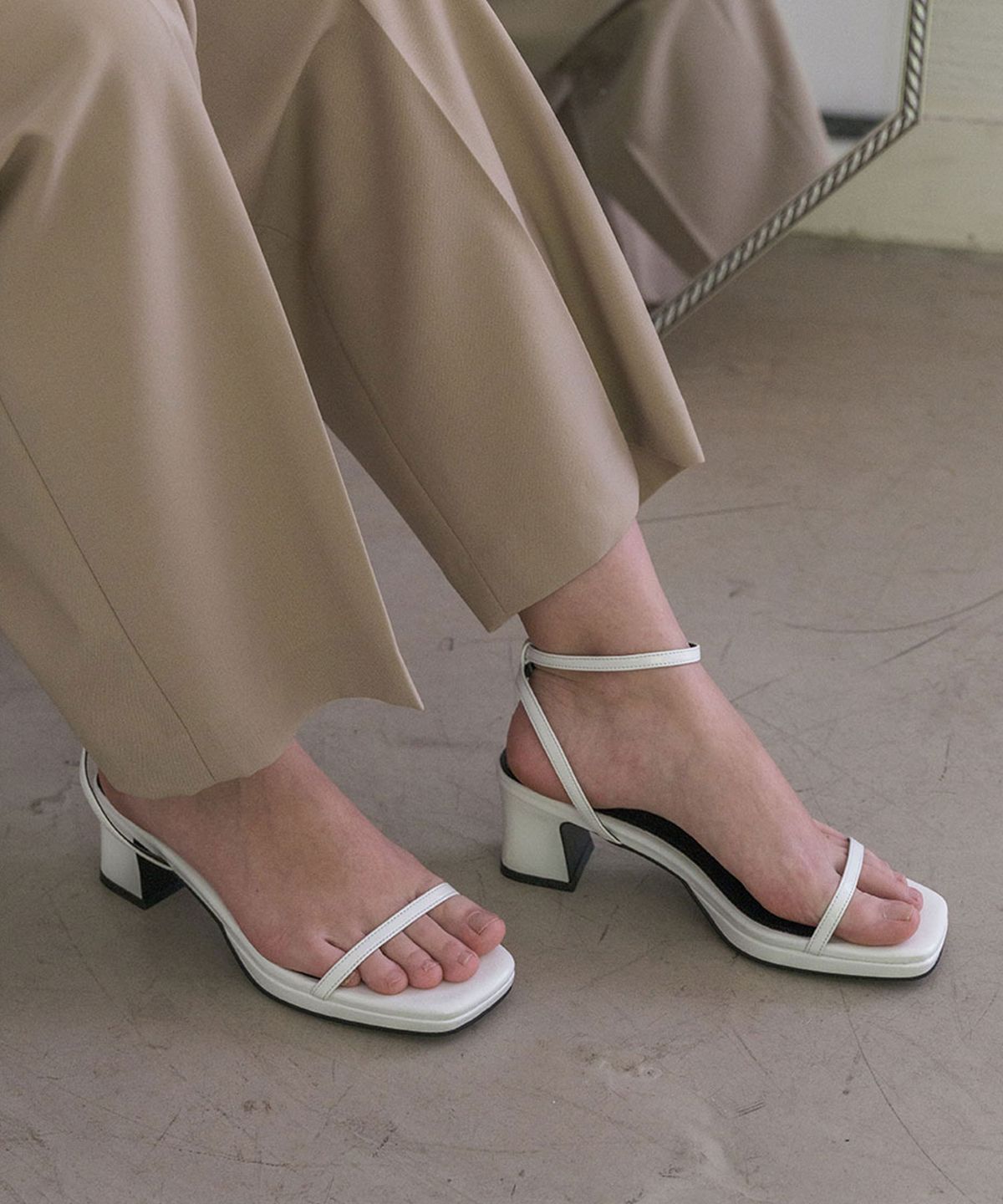 에펠클래식(EIFFELCLASSIC) Chloe Strap Heel Sandal_ black, white 클로이 스트랩 힐 샌들 5.5cm