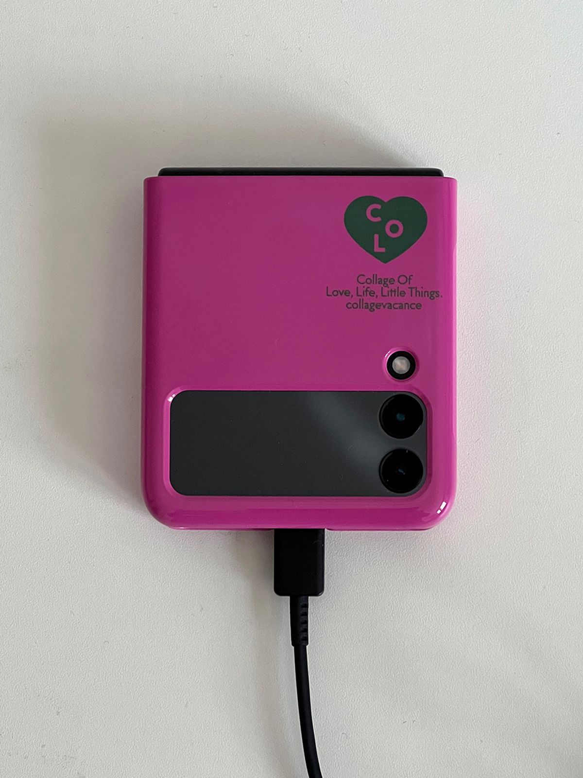 꼴라주바캉스(COLLAGEVACANCE) Heart Logo Z-Flip Case (폰케이스)-3color