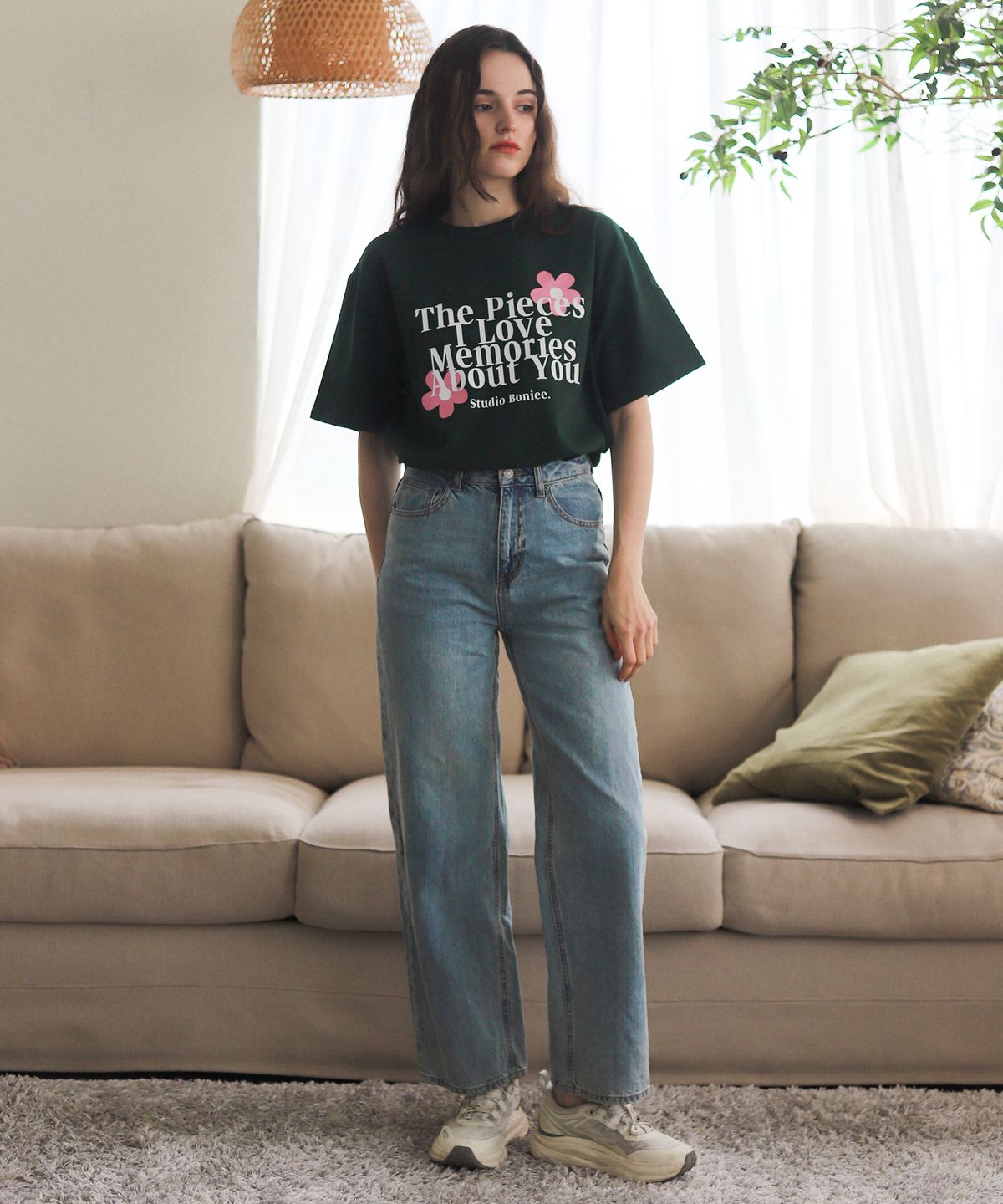 보늬(BONIEE) 메모리즈 플라워(MEMORIES FLOWER) 그래픽 루즈 오버 티셔츠 그린