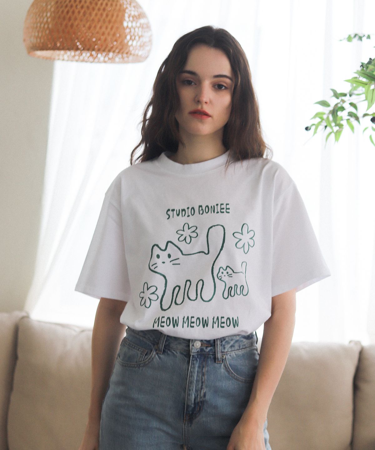 보늬(BONIEE) MEOW 고양이(MEOW CAT KITTEN) 그래픽 루즈 오버 티셔츠 화이트