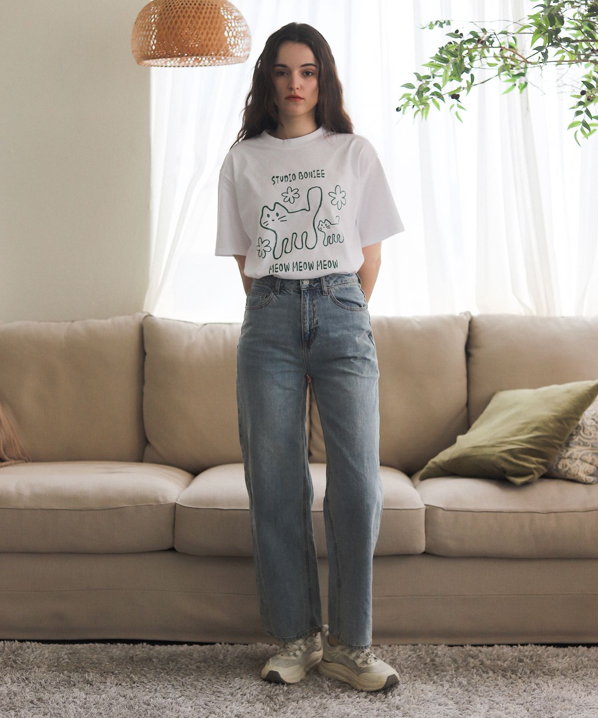 보늬(BONIEE) MEOW 고양이(MEOW CAT KITTEN) 그래픽 루즈 오버 티셔츠 화이트