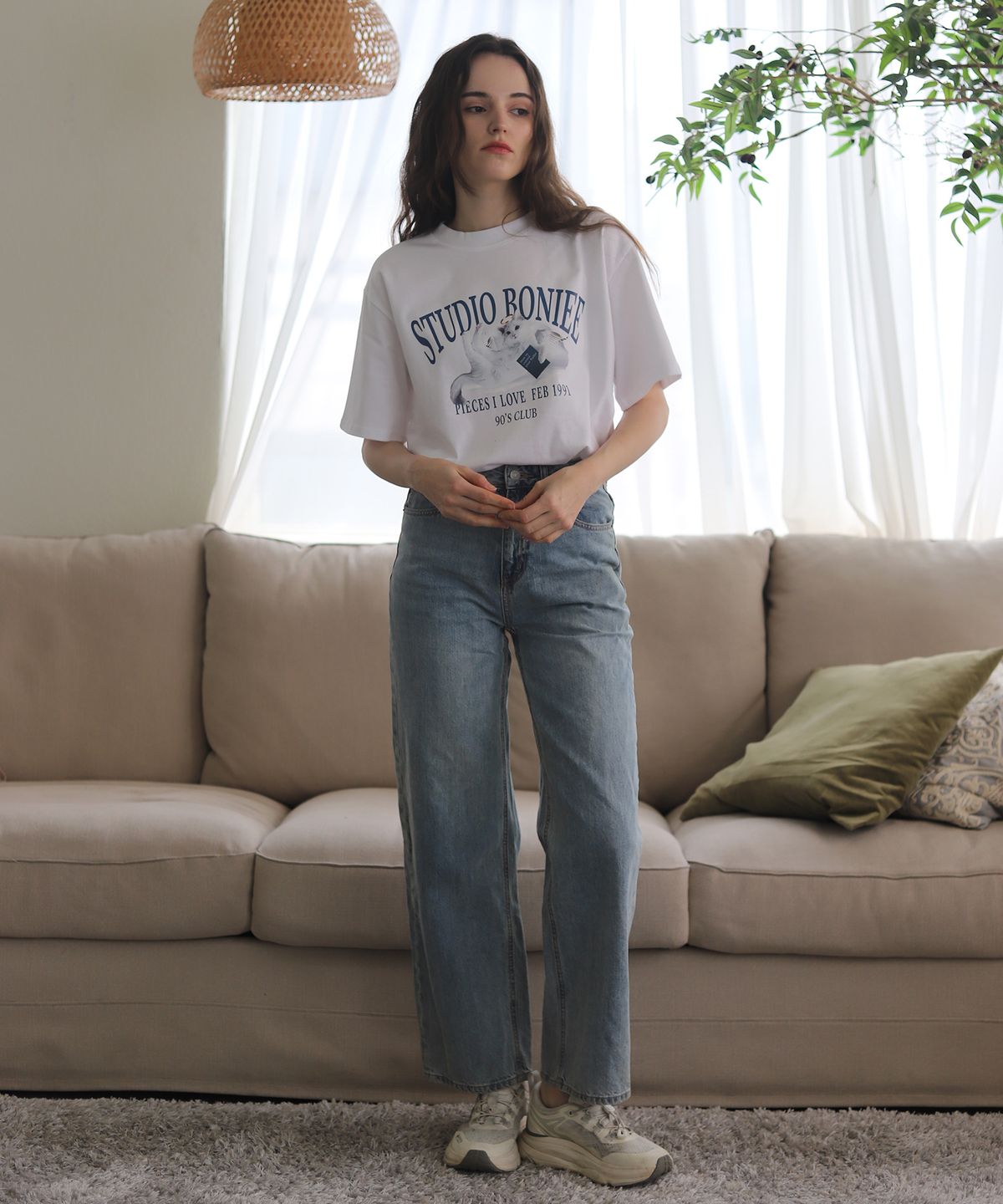 보늬(BONIEE) 천사 고양이(ANGEL CAT KITTEN) 그래픽 루즈 오버 티셔츠 화이트