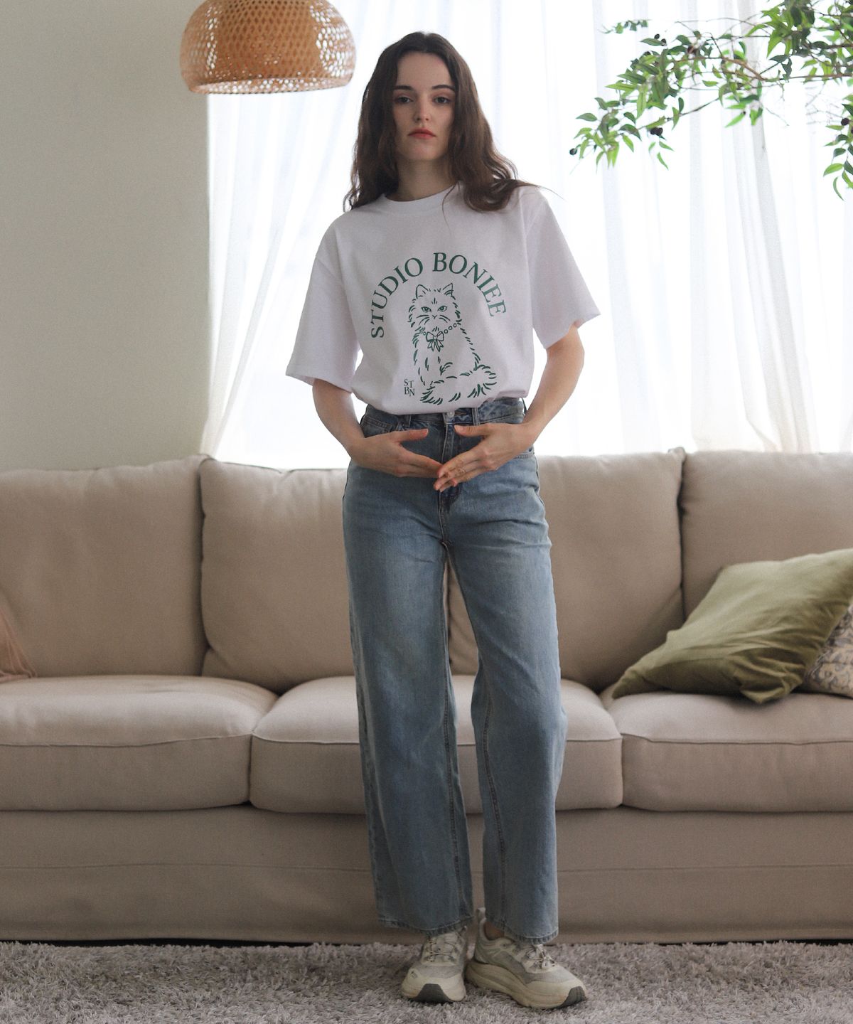 보늬(BONIEE) 뉴 캣 심볼(NEW CAT SYMBOL) 고양이 그래픽 루즈 오버 티셔츠 화이트