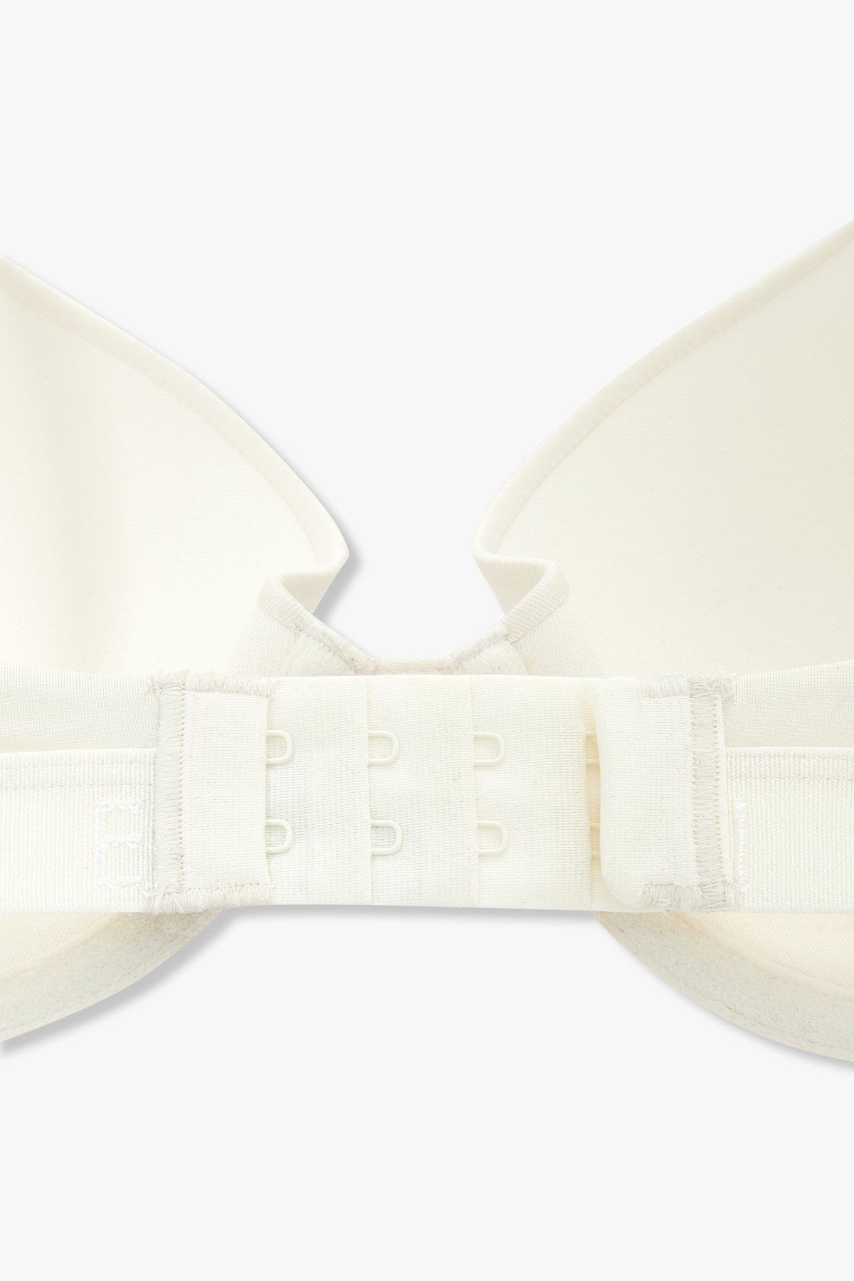 엠포리오 아르마니 언더웨어(EMPORIO ARMANI UNDERWEAR) 여성 자수 로고 밴딩 컨투어 브라_크림_0824184503