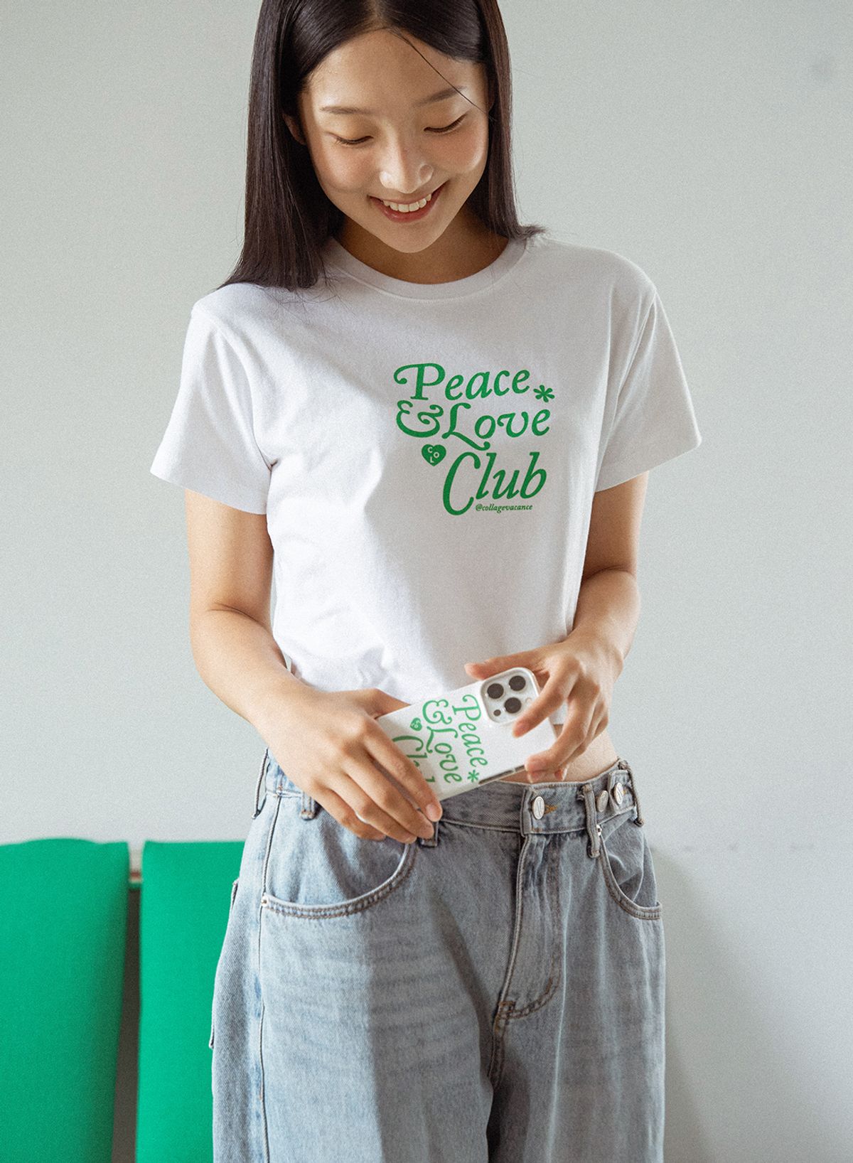 꼴라주바캉스(COLLAGEVACANCE) Peace&Love*Club Crop T-shirt (반팔 티셔츠)-White