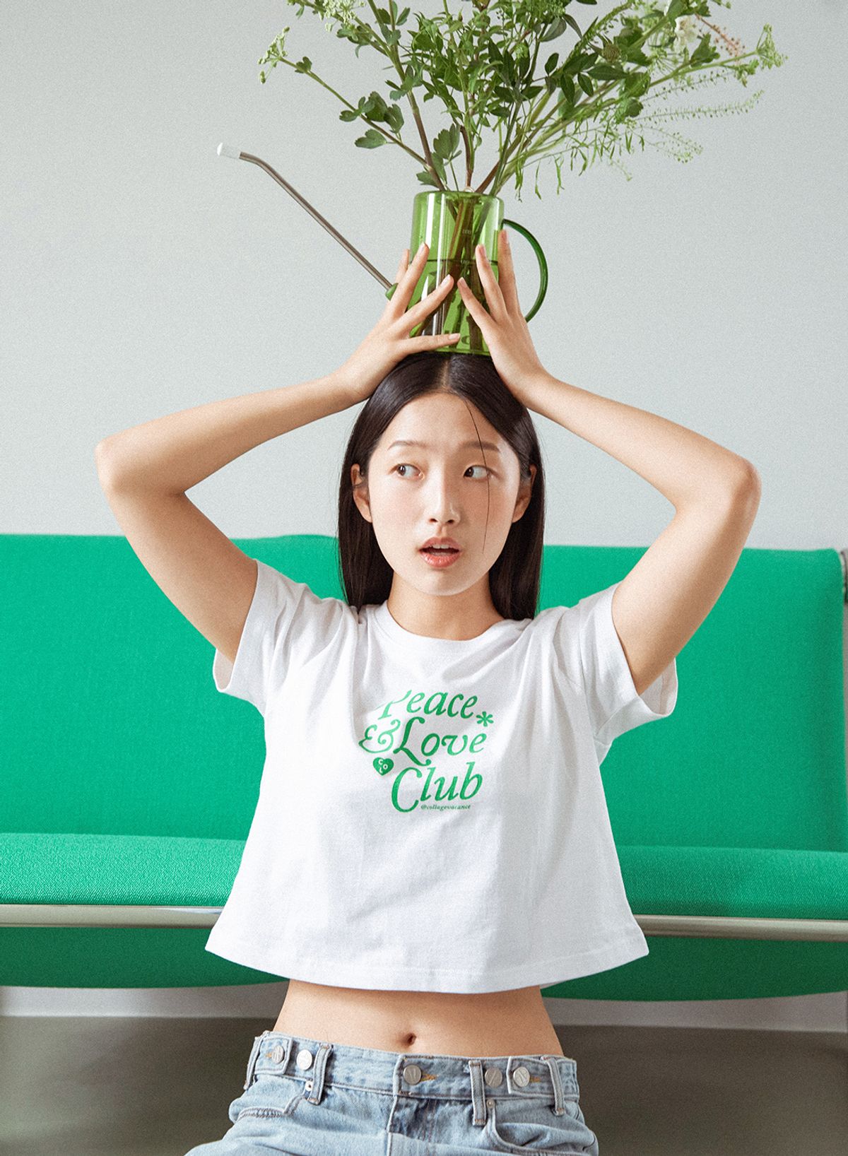꼴라주바캉스(COLLAGEVACANCE) Peace&Love*Club Crop T-shirt (반팔 티셔츠)-White