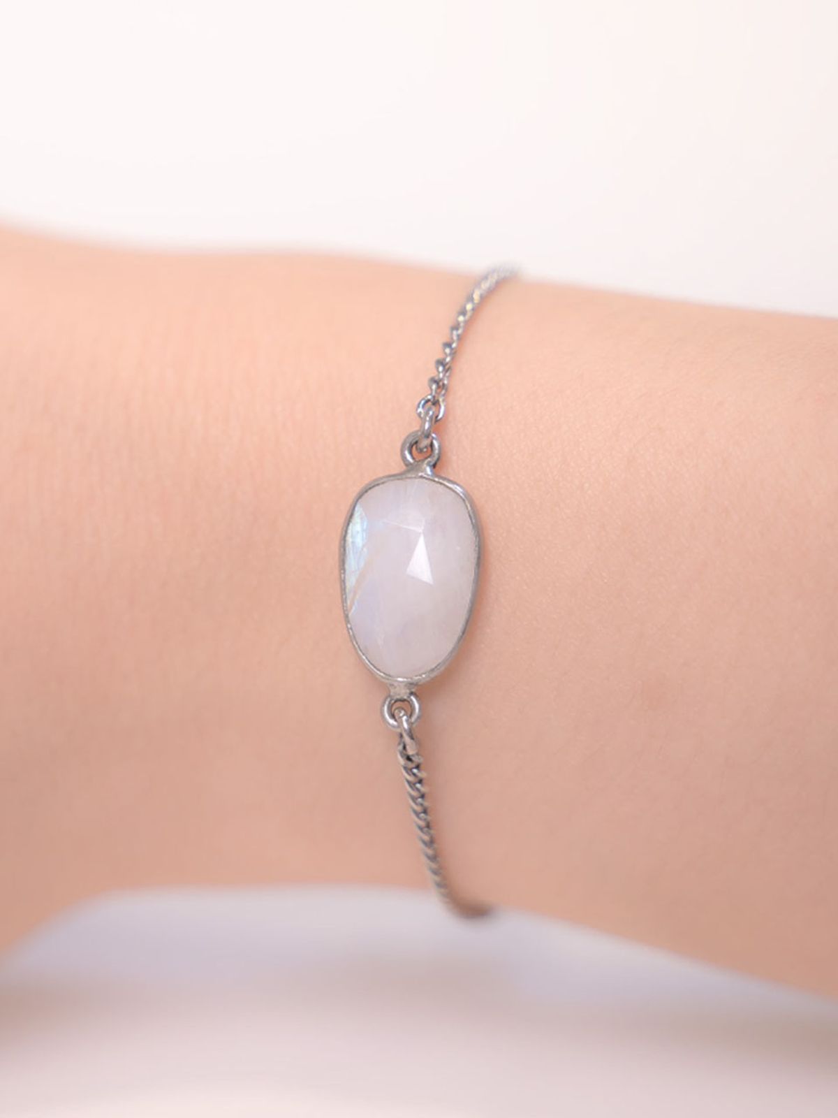 하랑(HARANG) HR 64B_Egg Shape Cut Moonstone Bracelet