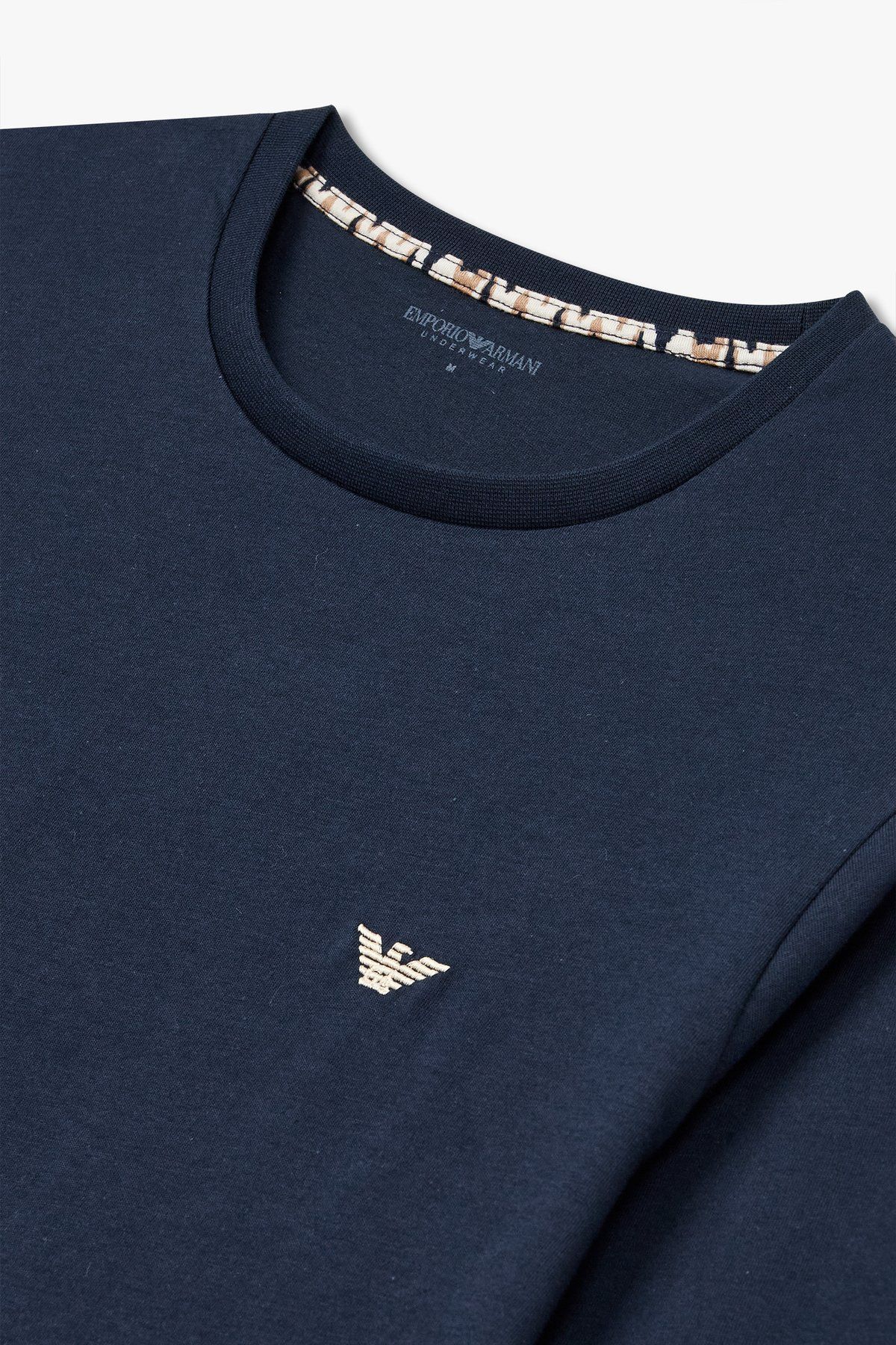 엠포리오 아르마니 언더웨어(EMPORIO ARMANI UNDERWEAR) 남성 이글 로고 자수 라운지 티셔츠_마린_0814136001