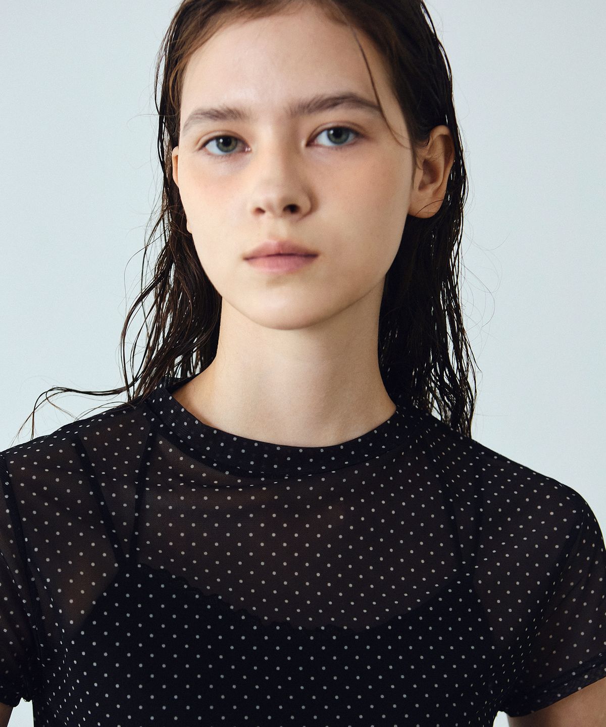 닉앤니콜(NICK&NICOLE) DOTS MOCK NECK HALF TOP_BLACK
