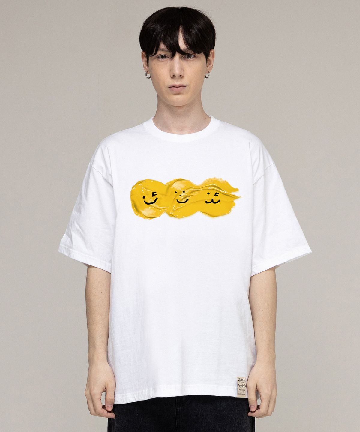 그레이버(GRAVER) [UNISEX]패인팅 3스마일 반팔티_화이트