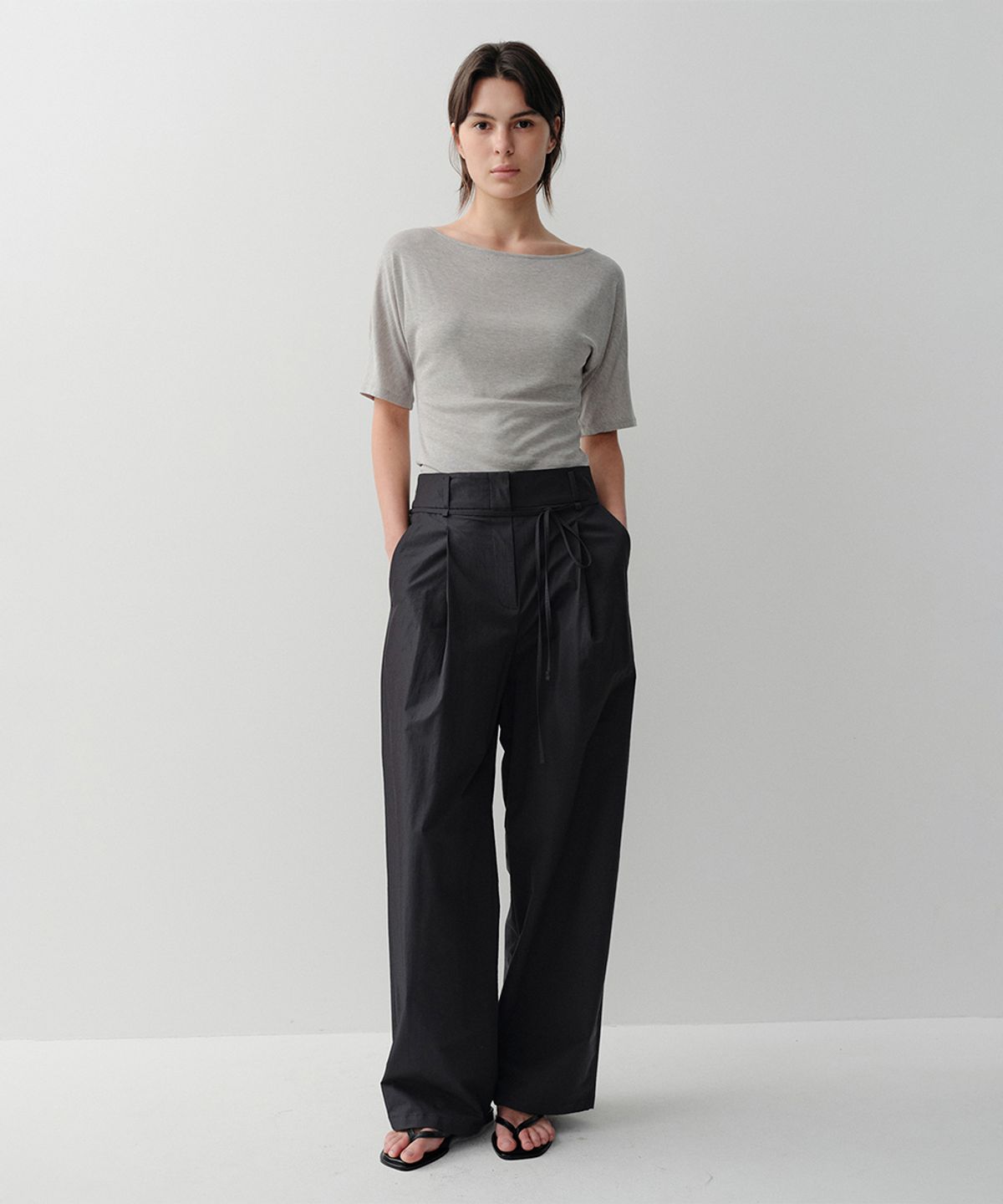 이아(EAAH) SS HIGHWAISTED TUCK PANTS (BLACK)