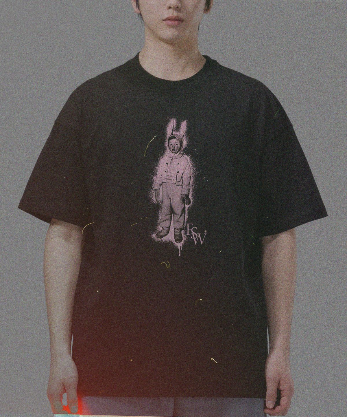 팬쇼(FANSHOW) IM A RABBIT SHORT SLEEVE - BLACK
