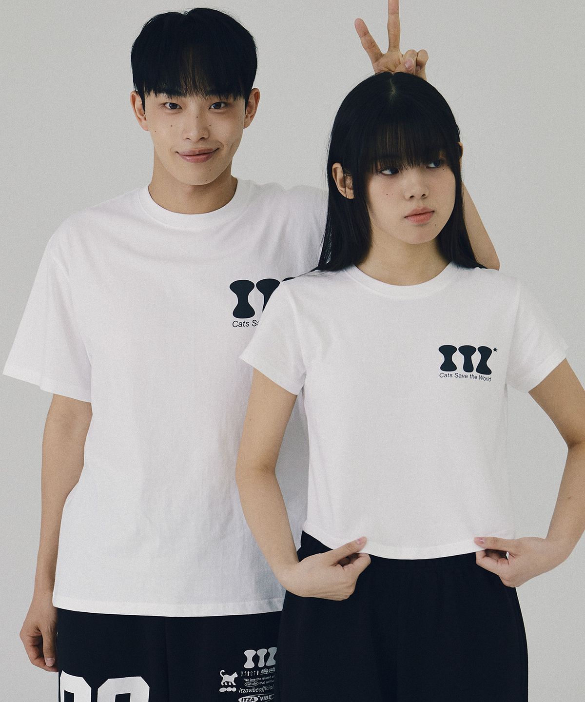 잇자바이브(ITZAVIBE) ITZ MINI LOGO T SHIRT - WHITE