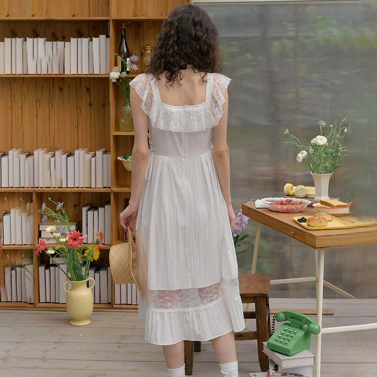 심플레트로(SIMPLE RETRO) SR_Lace square neck white dress