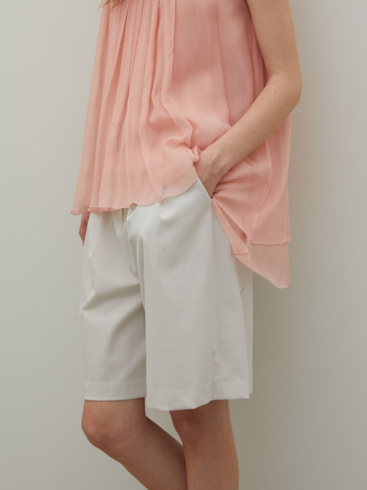 분닥세인츠(THE BOONDOCK SAINTS) Pleated Wool-blend Shorts Bone White