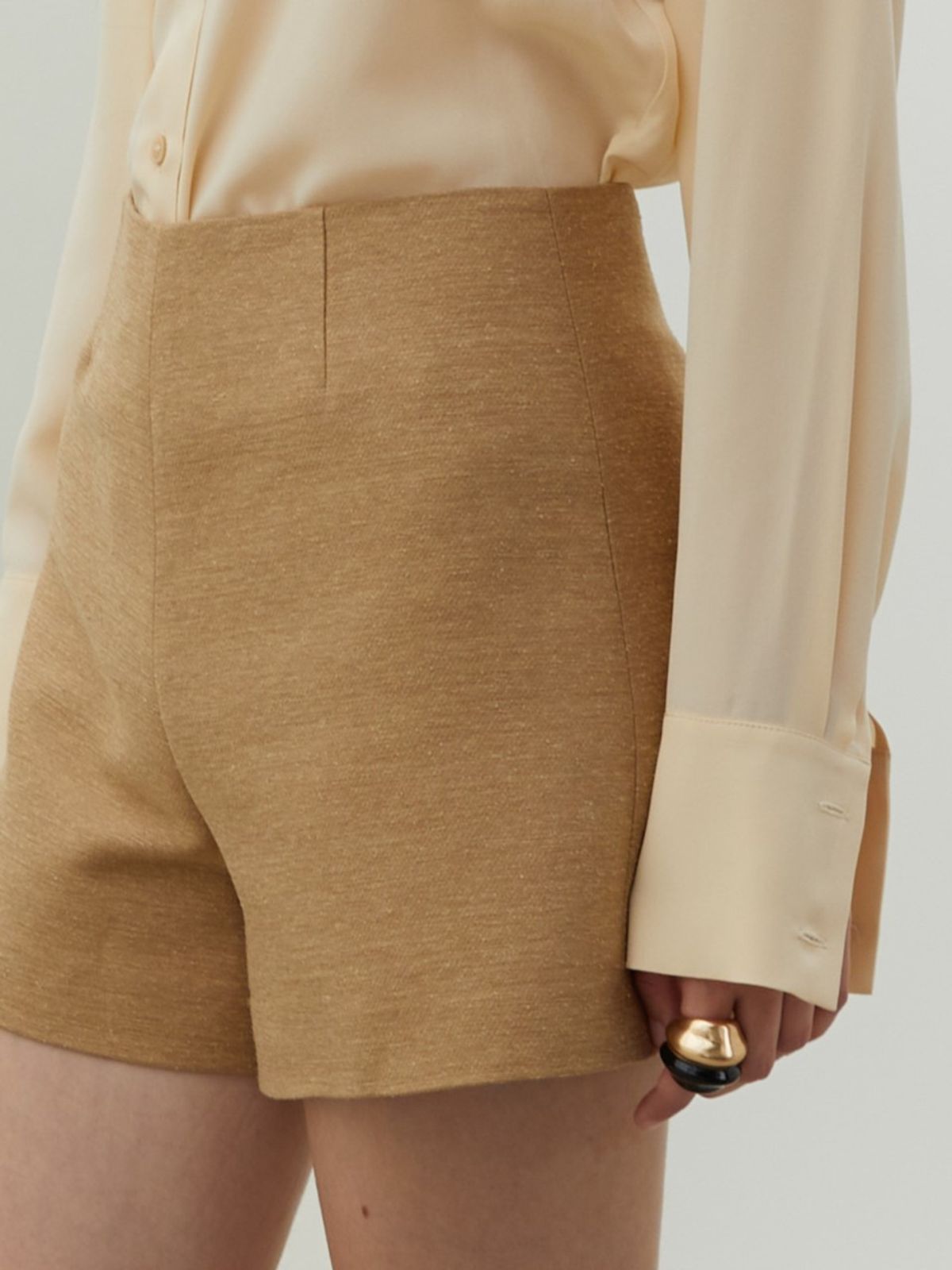 분닥세인츠(THE BOONDOCK SAINTS) Textured Silk Shorts Camel