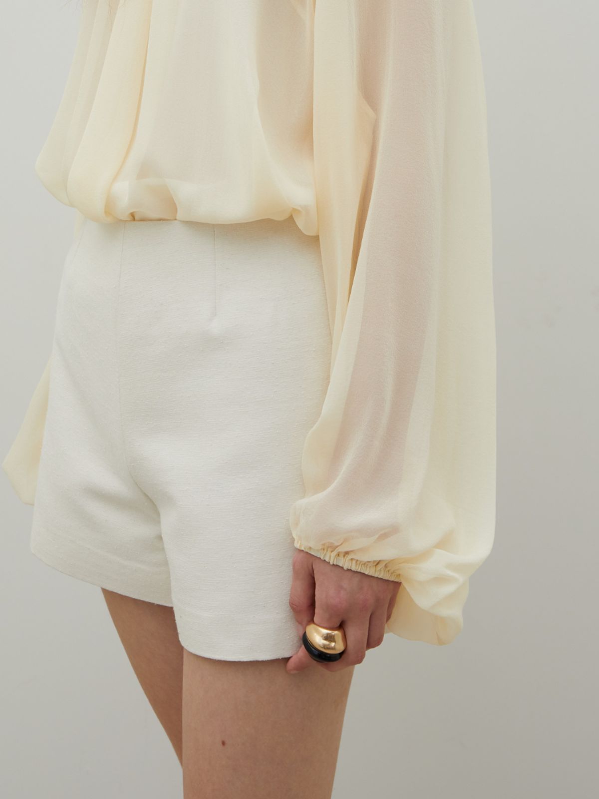 분닥세인츠(THE BOONDOCK SAINTS) Textured Silk Shorts Off White