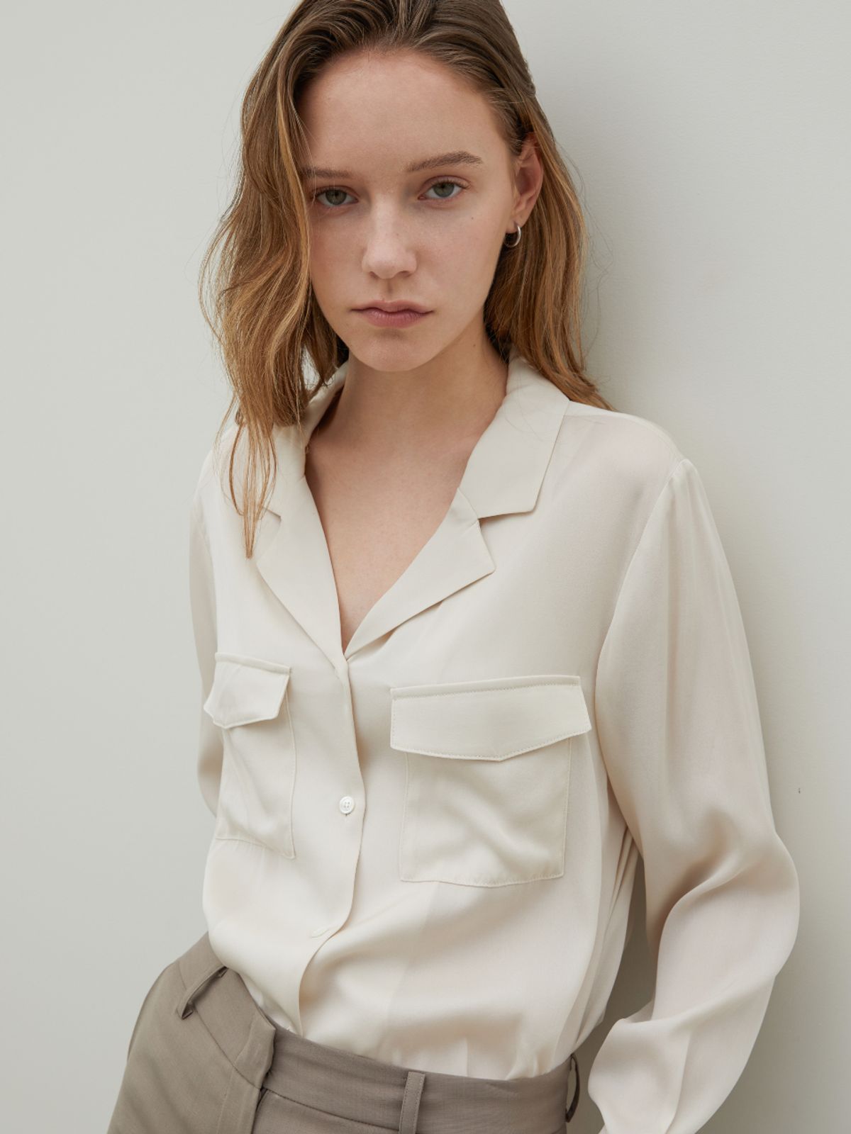 분닥세인츠(THE BOONDOCK SAINTS) Pocket Detail Silk Blouse Coconut