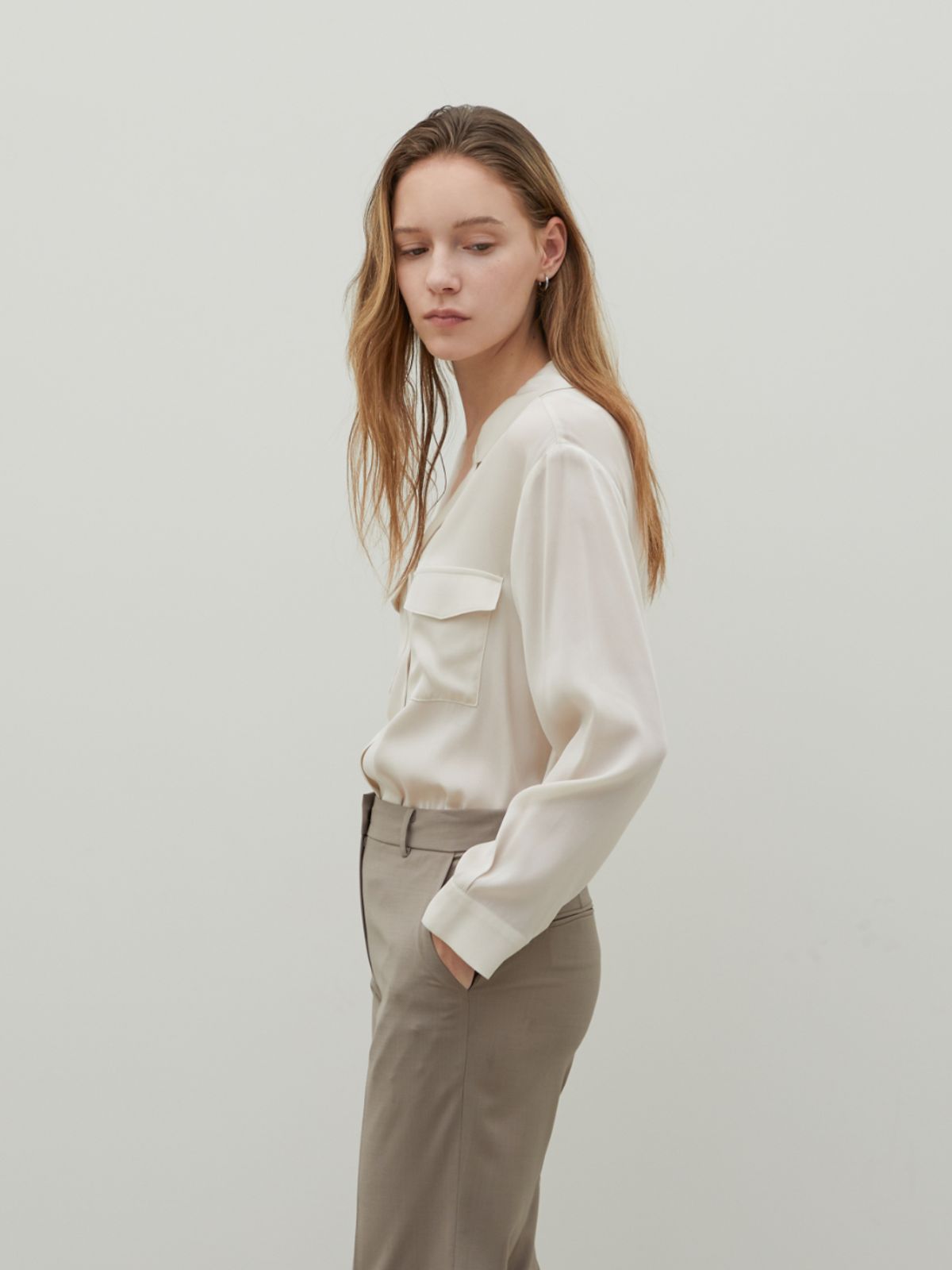 분닥세인츠(THE BOONDOCK SAINTS) Pocket Detail Silk Blouse Coconut