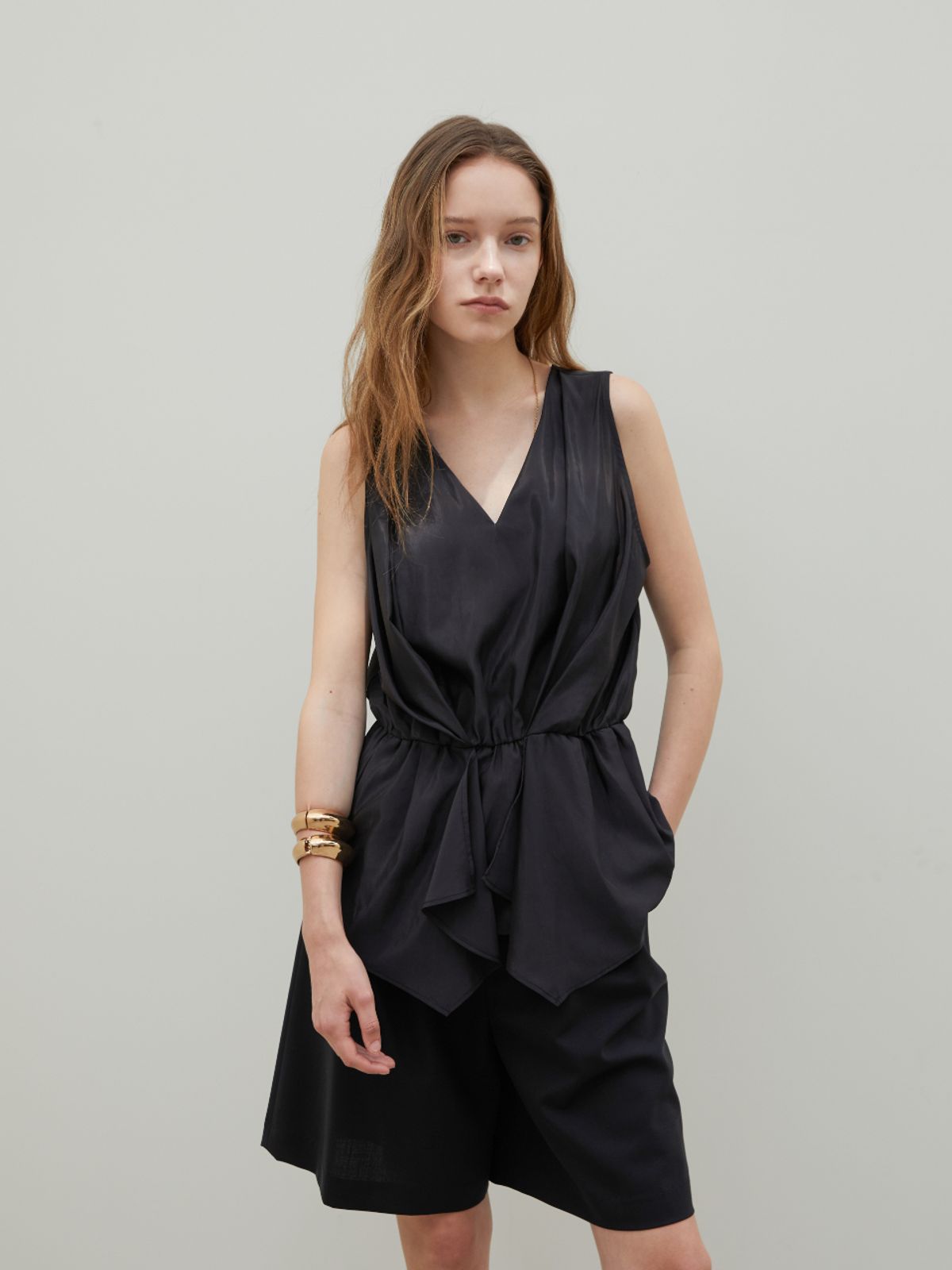 분닥세인츠(THE BOONDOCK SAINTS) Draped V-neck Blouse Black
