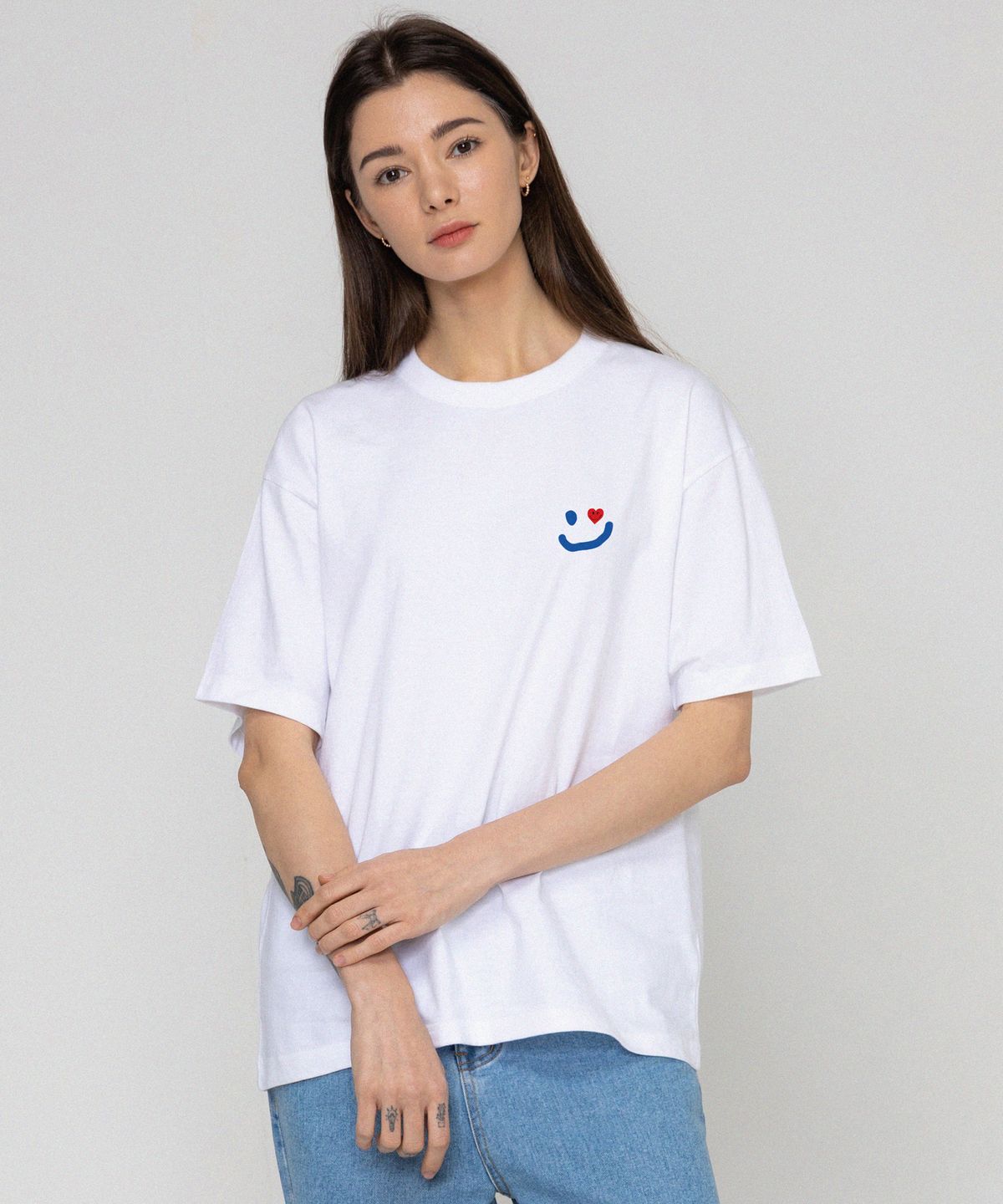 그레이버(GRAVER) [UNISEX]드로잉스마일 스몰 하트 반팔티_화이트