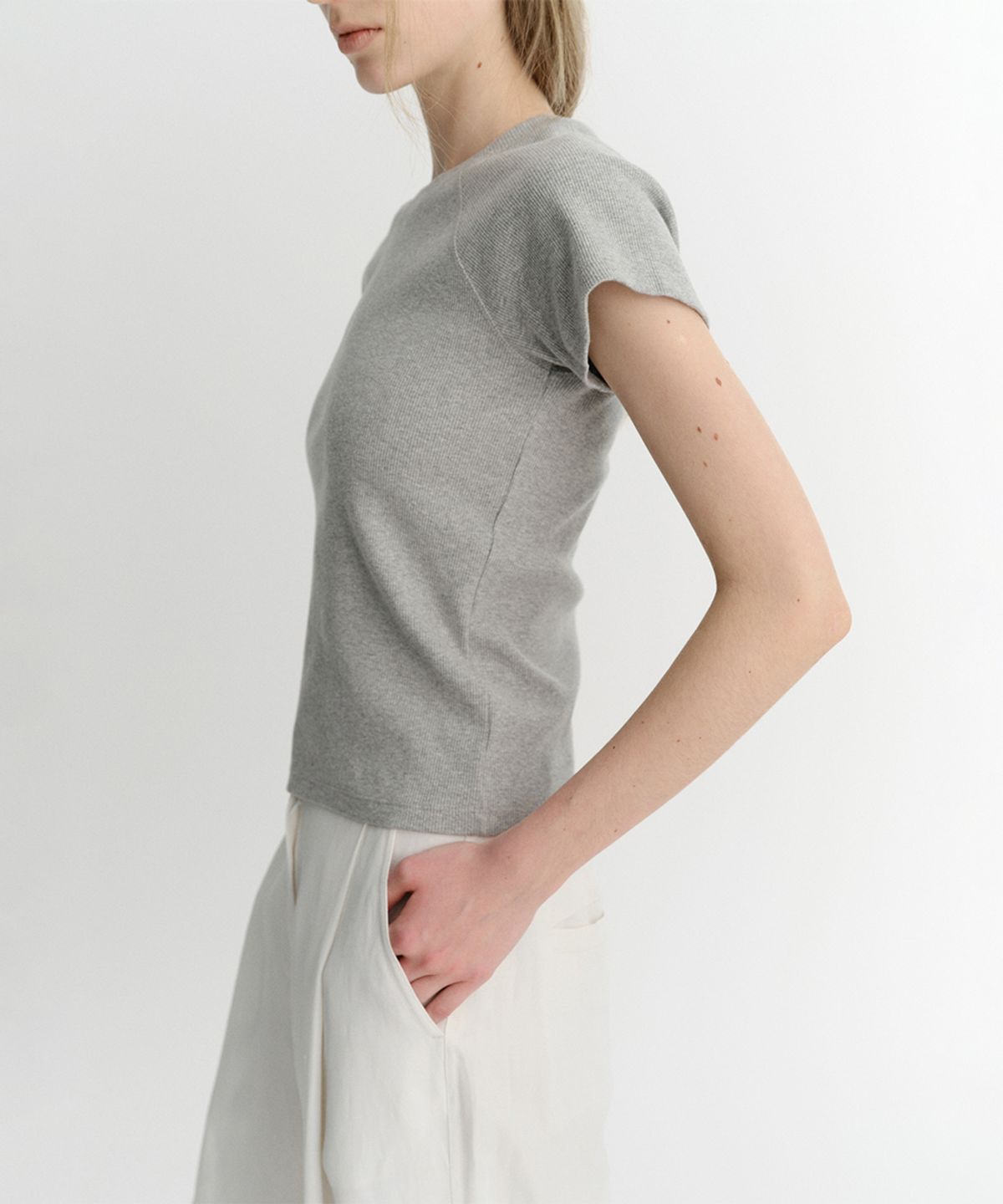 이아(EAAH) RAGLAN RIB T-SHIRT (GREY)