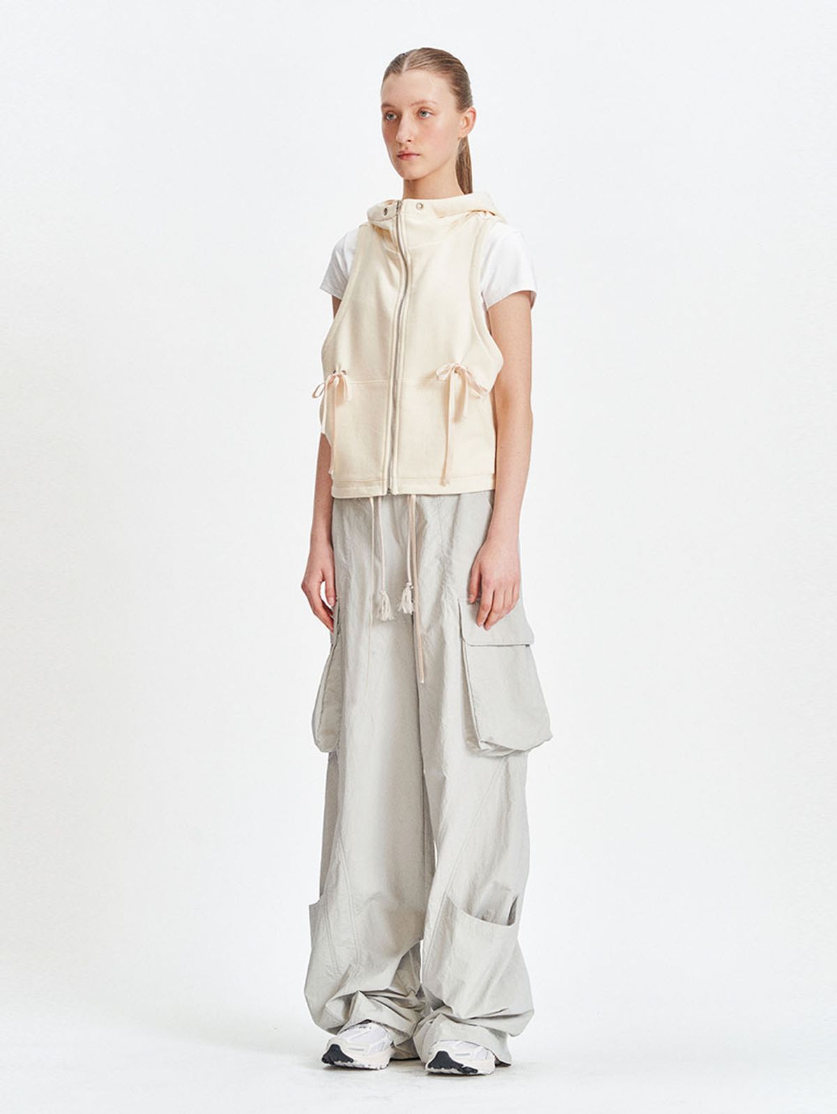 뚜오미오(TUOMIO) LACED UP VEST [IVORY]