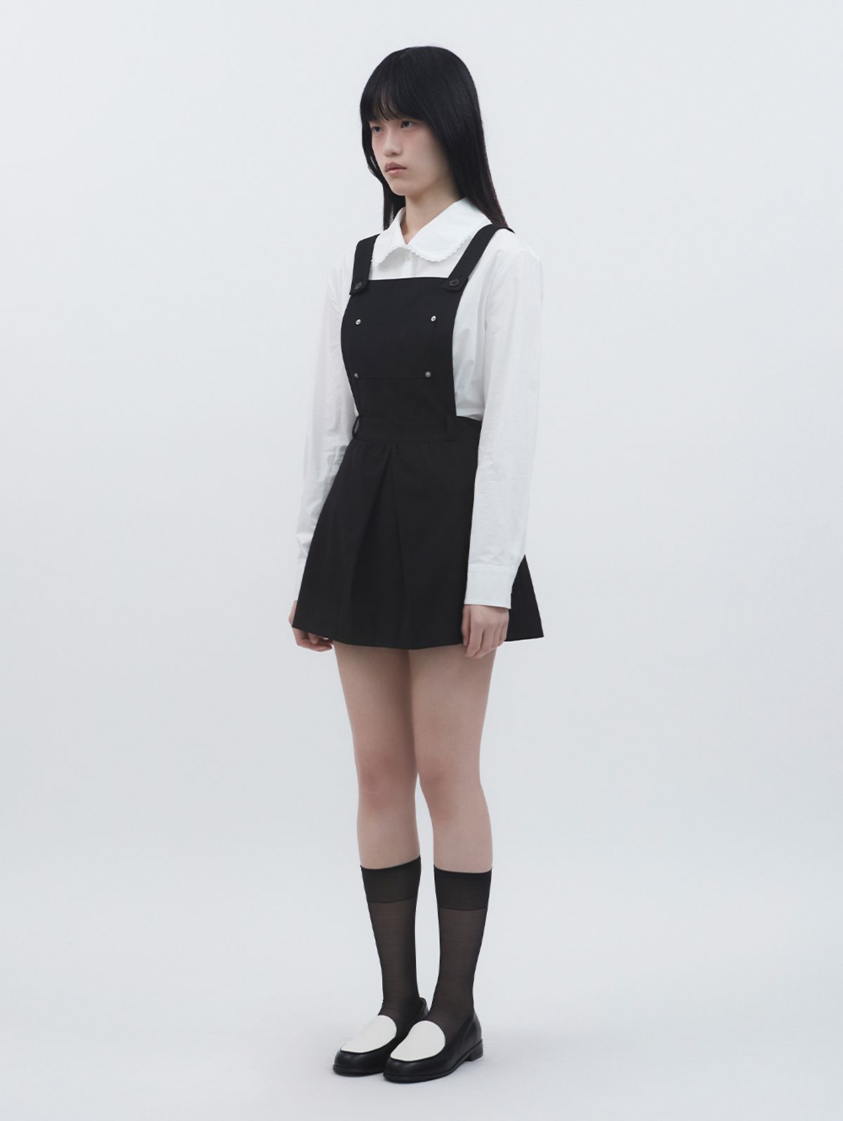 뚜오미오(TUOMIO) APRON-LIKE MINI DRESS [BLACK]
