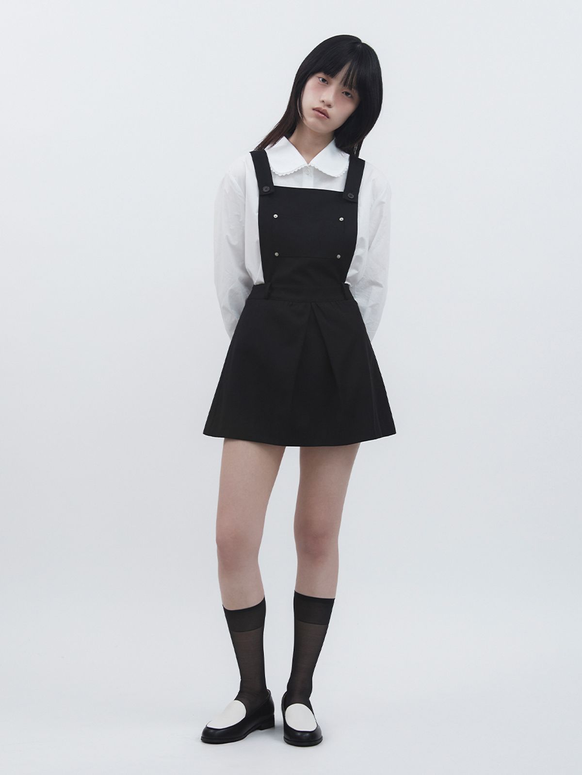 뚜오미오(TUOMIO) APRON-LIKE MINI DRESS [BLACK]