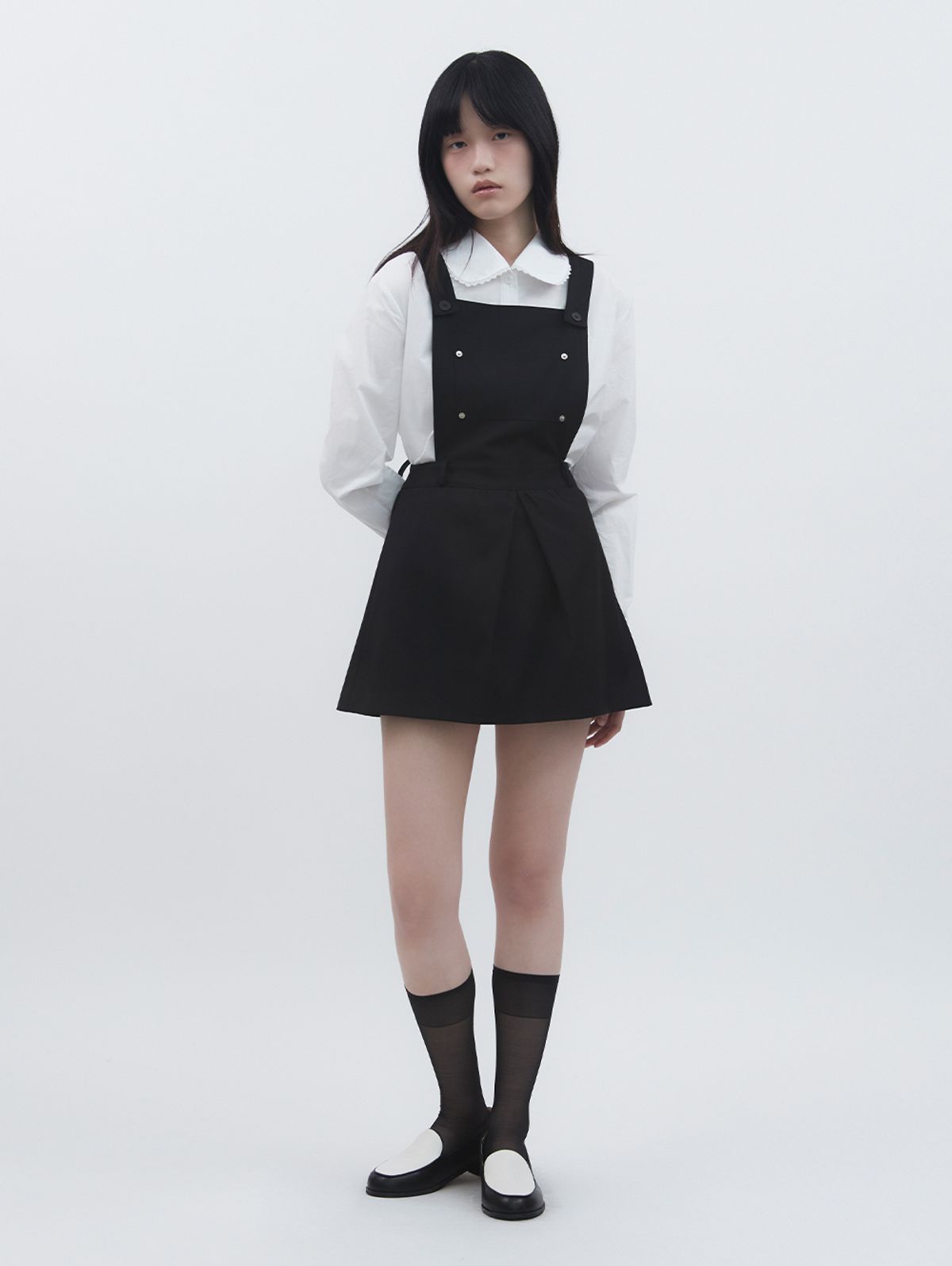 뚜오미오(TUOMIO) APRON-LIKE MINI DRESS [BLACK]