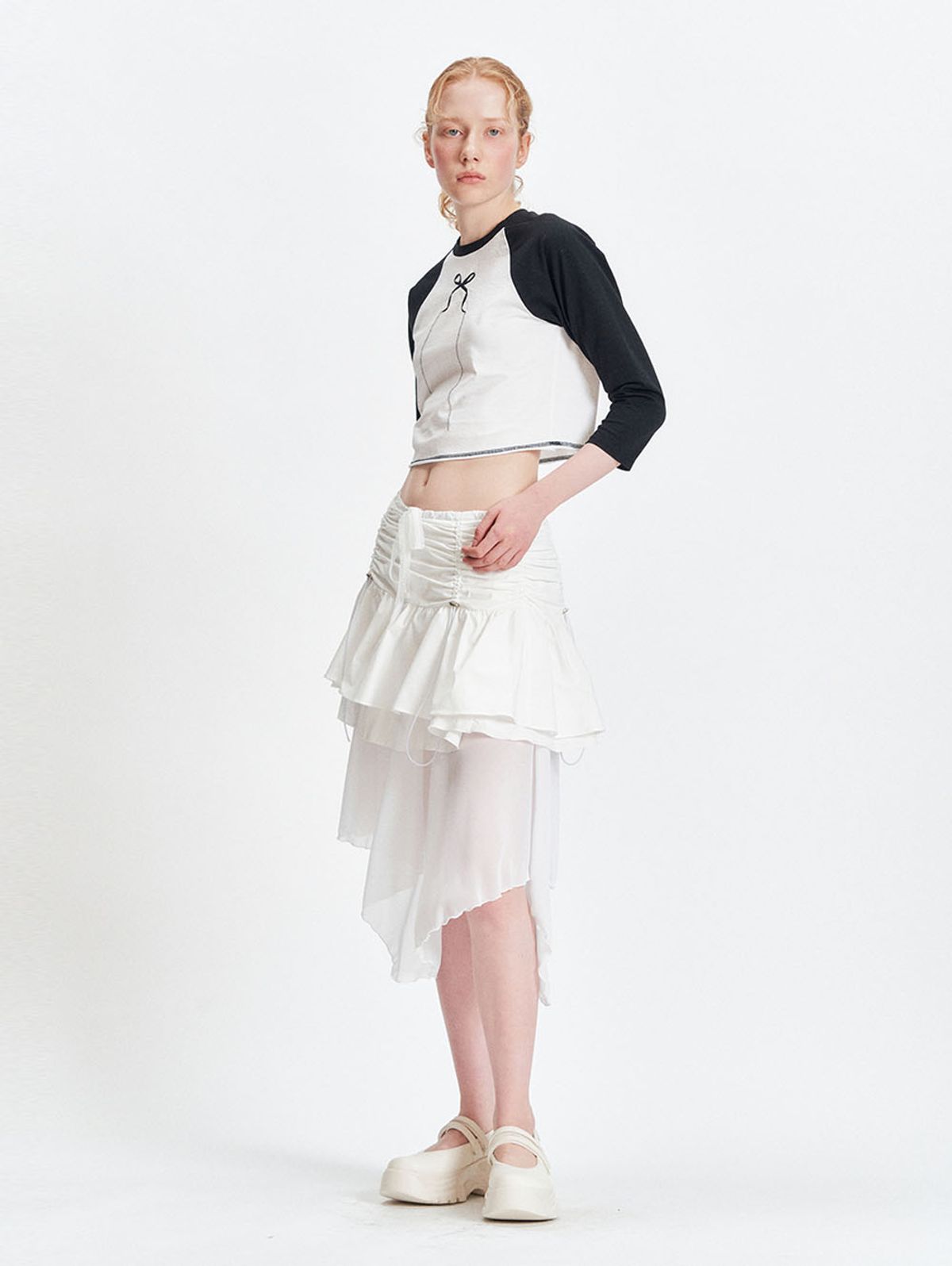 뚜오미오(TUOMIO) CROPPED RAGLAN LONG SLEEVES [WHITE]