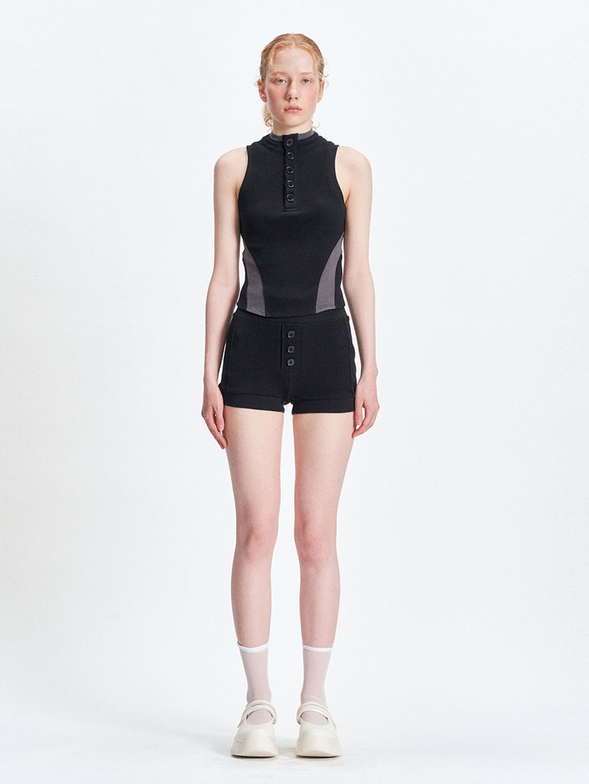 뚜오미오(TUOMIO) POLO SLEEVELESS [BLACK]