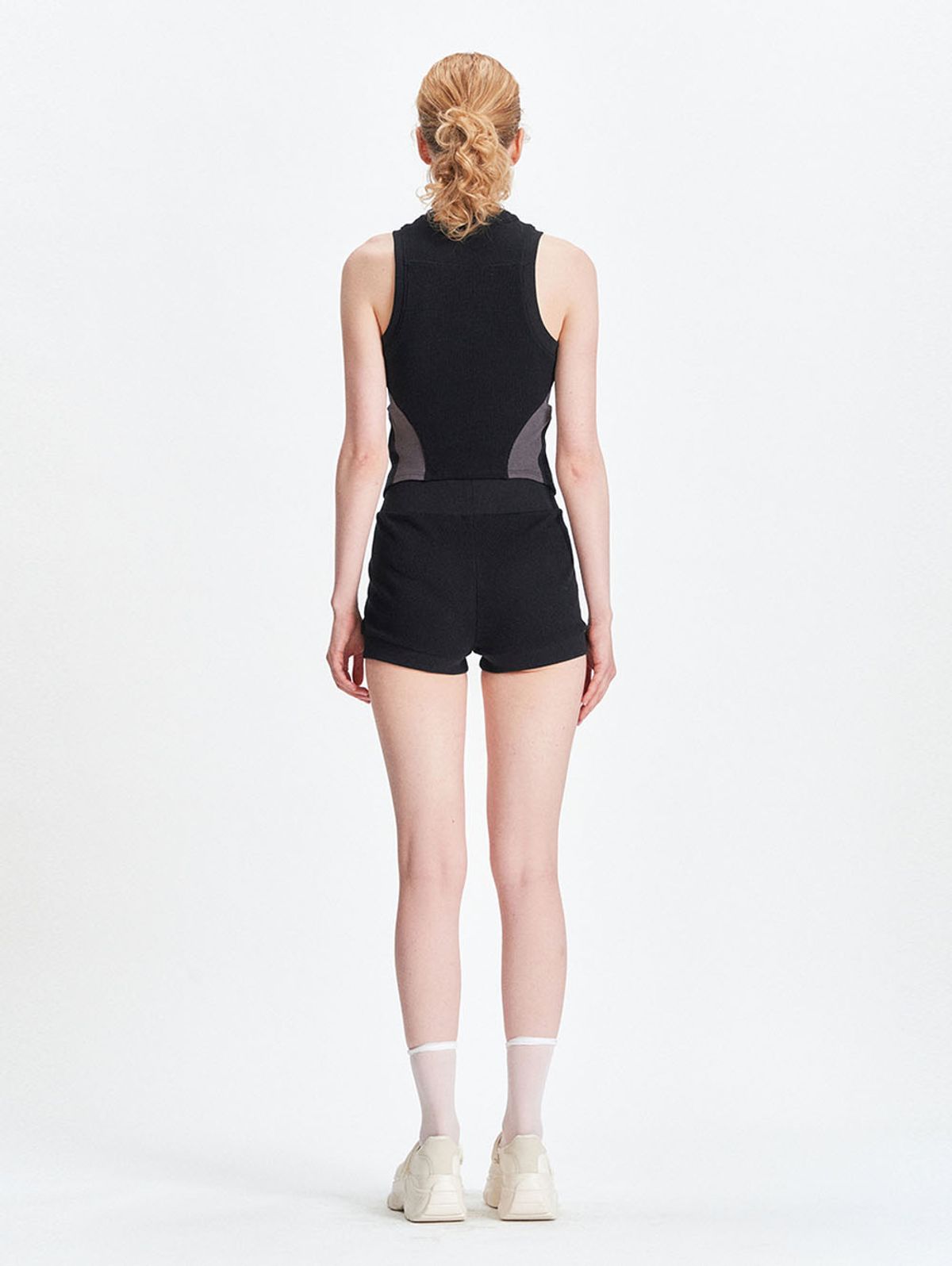 뚜오미오(TUOMIO) POLO SLEEVELESS [BLACK]