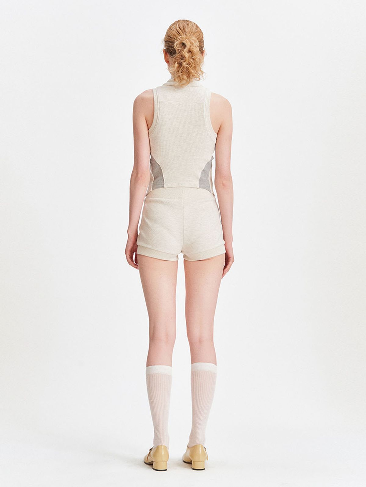 뚜오미오(TUOMIO) POLO SLEEVELESS [OATMEAL]