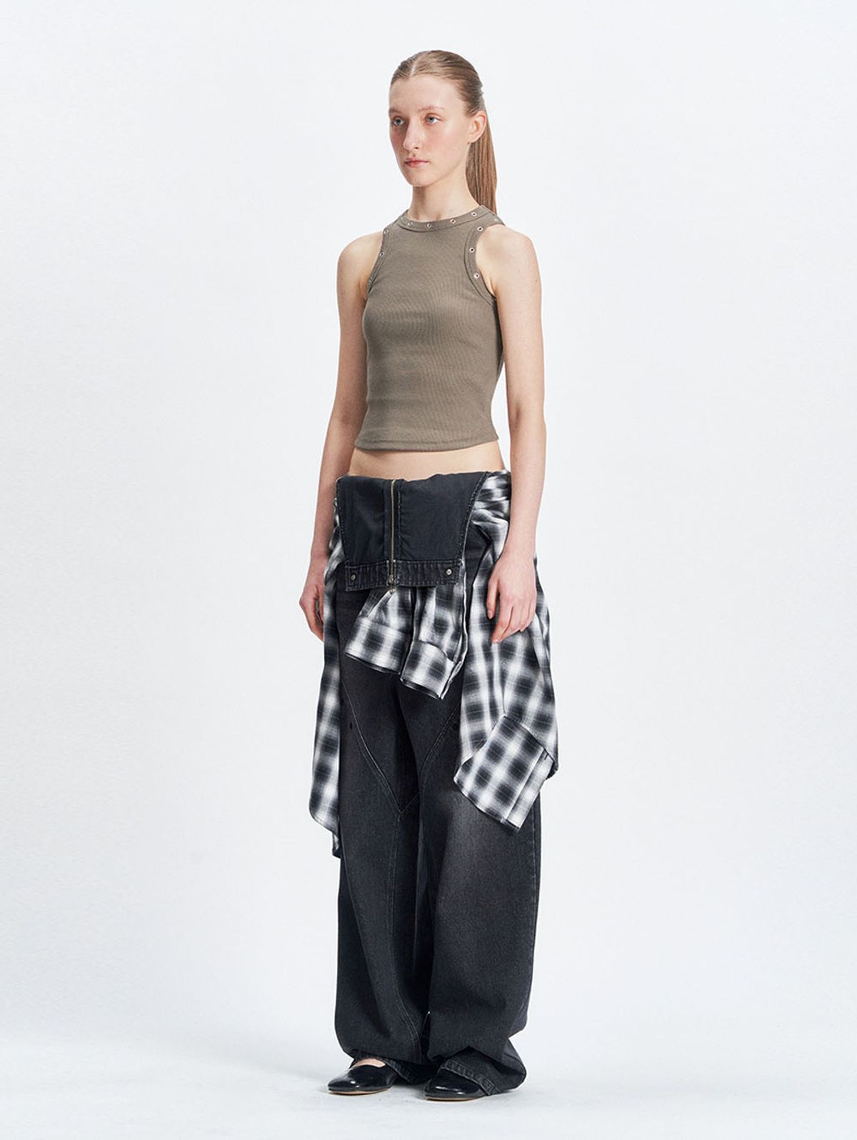 뚜오미오(TUOMIO) PIERCED TANK TOP [KHAKI]