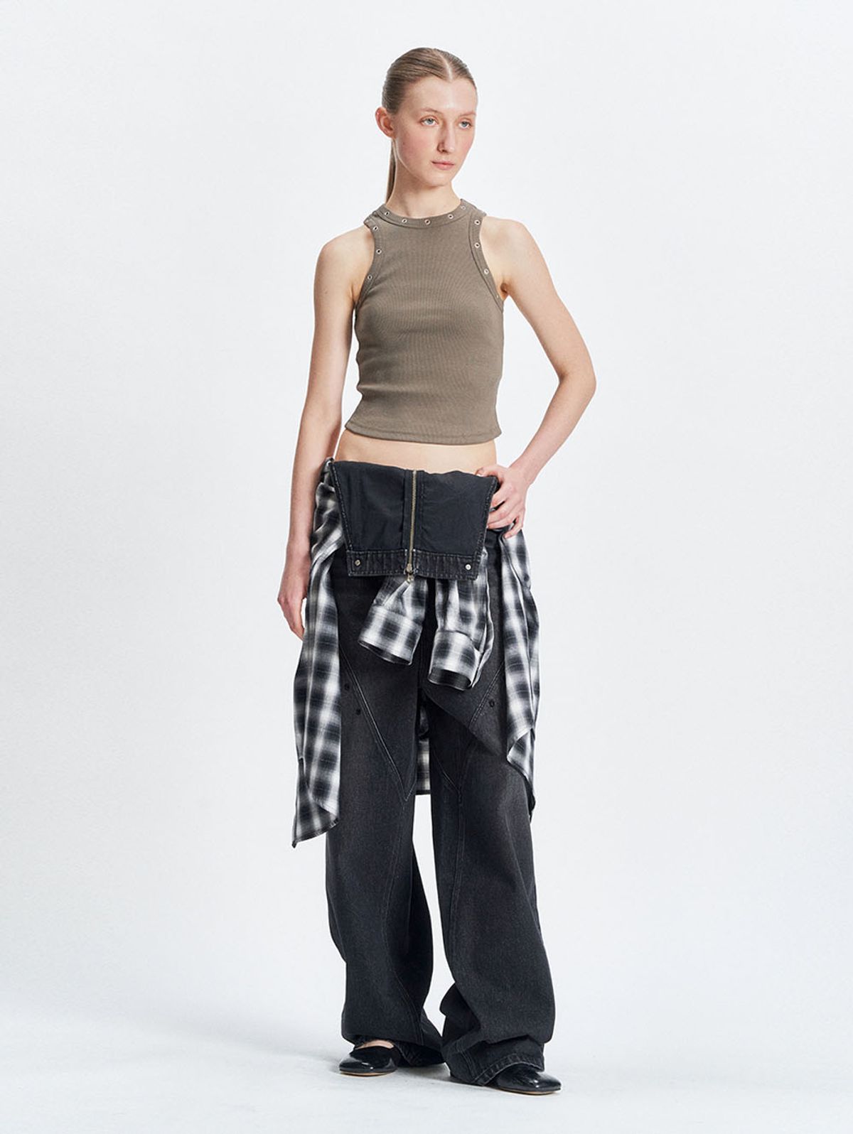 뚜오미오(TUOMIO) PIERCED TANK TOP [KHAKI]