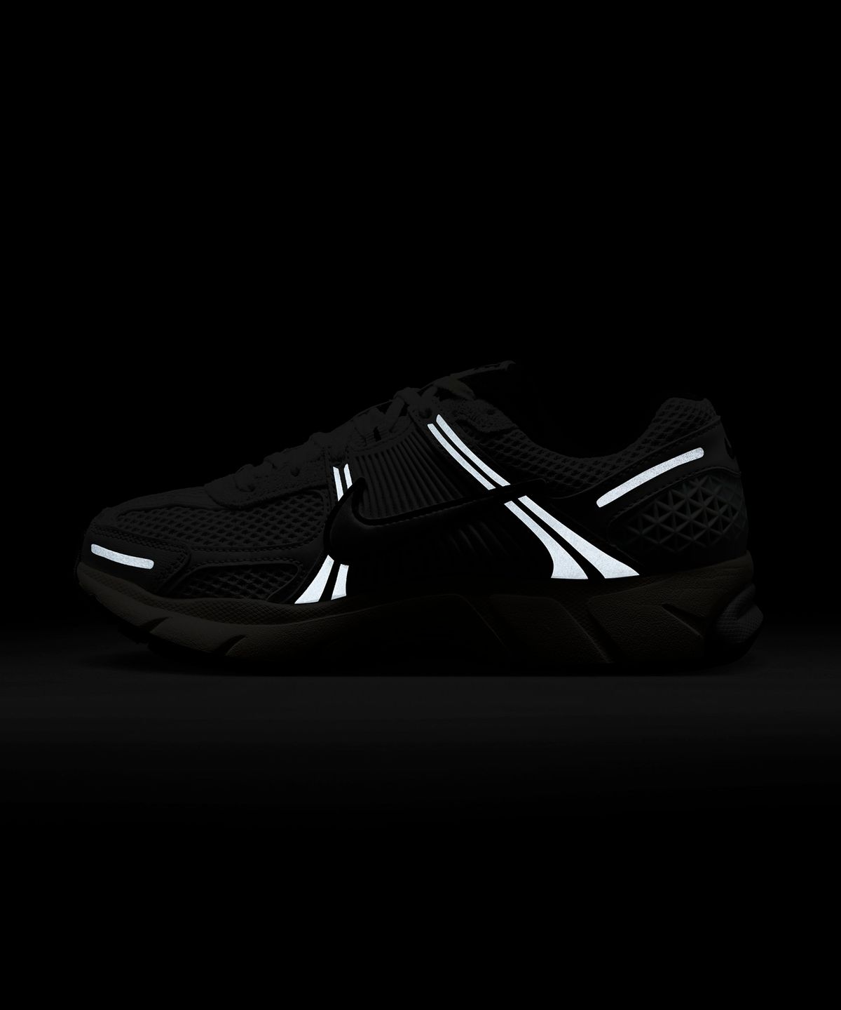 나이키(NIKE) 줌 보메로 5 W - 퓨어 플레티넘:라이트 오어우드 브라운:울프 그레이:크롬 / FN6742-002