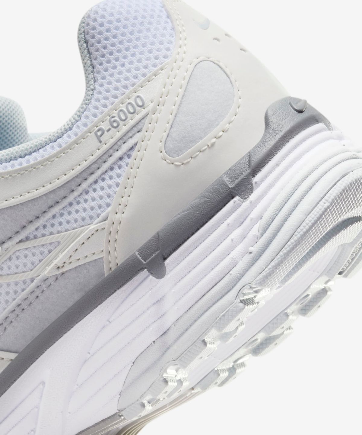 나이키(NIKE) P-6000 W - 메탈릭 서밋 화이트:퓨어 플래티넘:울프 그레이:화이트 / FV6603-101
