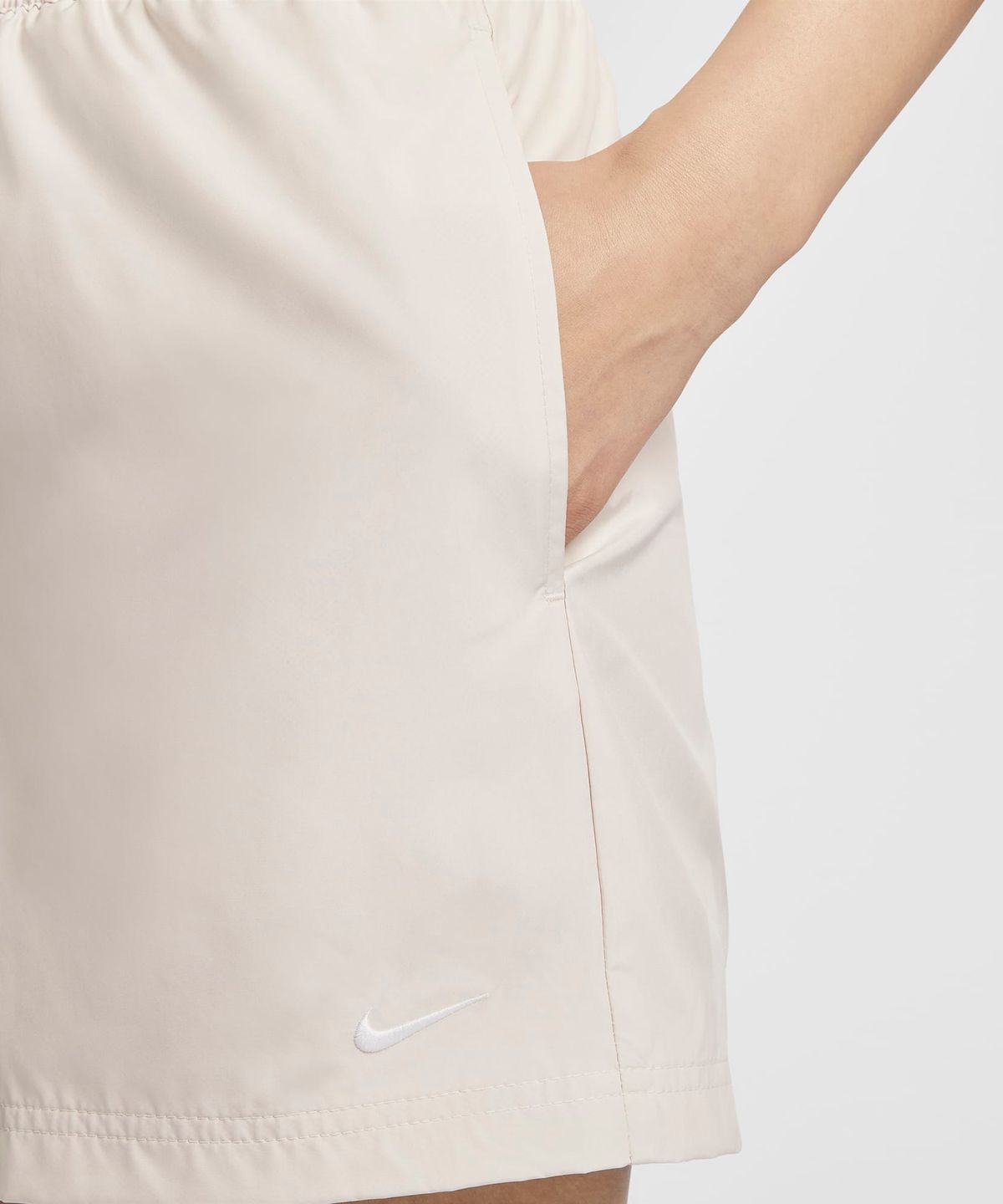 나이키(NIKE) 스포츠웨어 클래식 우븐 미드라이즈 쇼츠 W - 라이트 오어우드 브라운:화이트 / FV7558-104