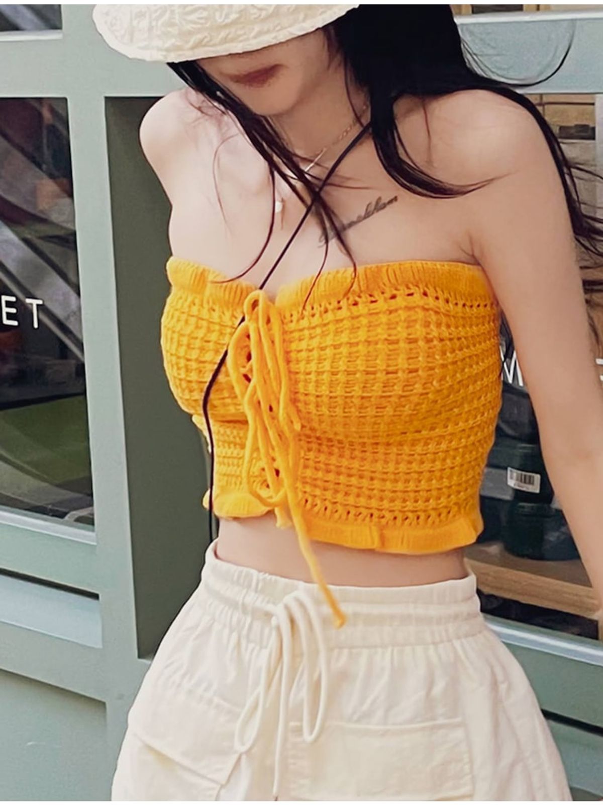 아이엠클레어(IMCLAIRE) 튜브 홀터넥 뷔스티에 크롭 니트탑