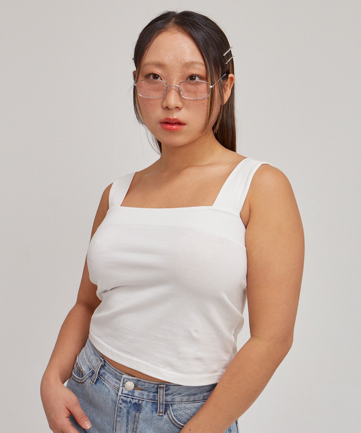 살롱 드 욘(SALON DE YOHN) Basic Sleeveless T_ White