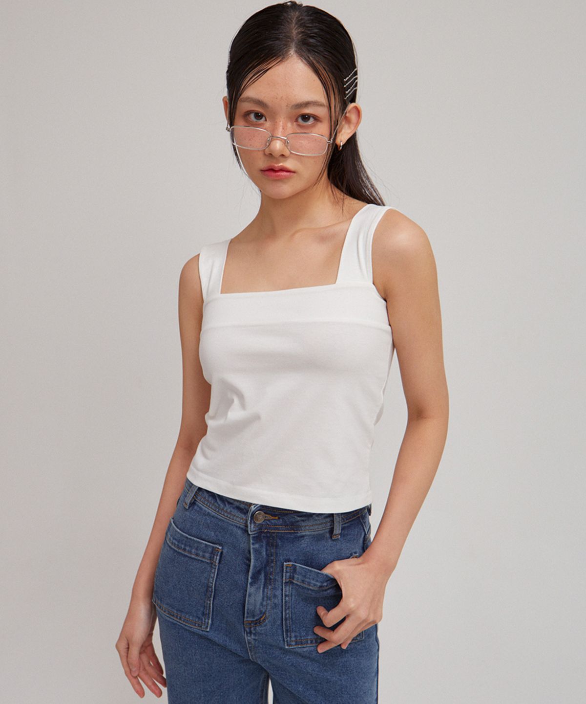 살롱 드 욘(SALON DE YOHN) Basic Sleeveless T_ White
