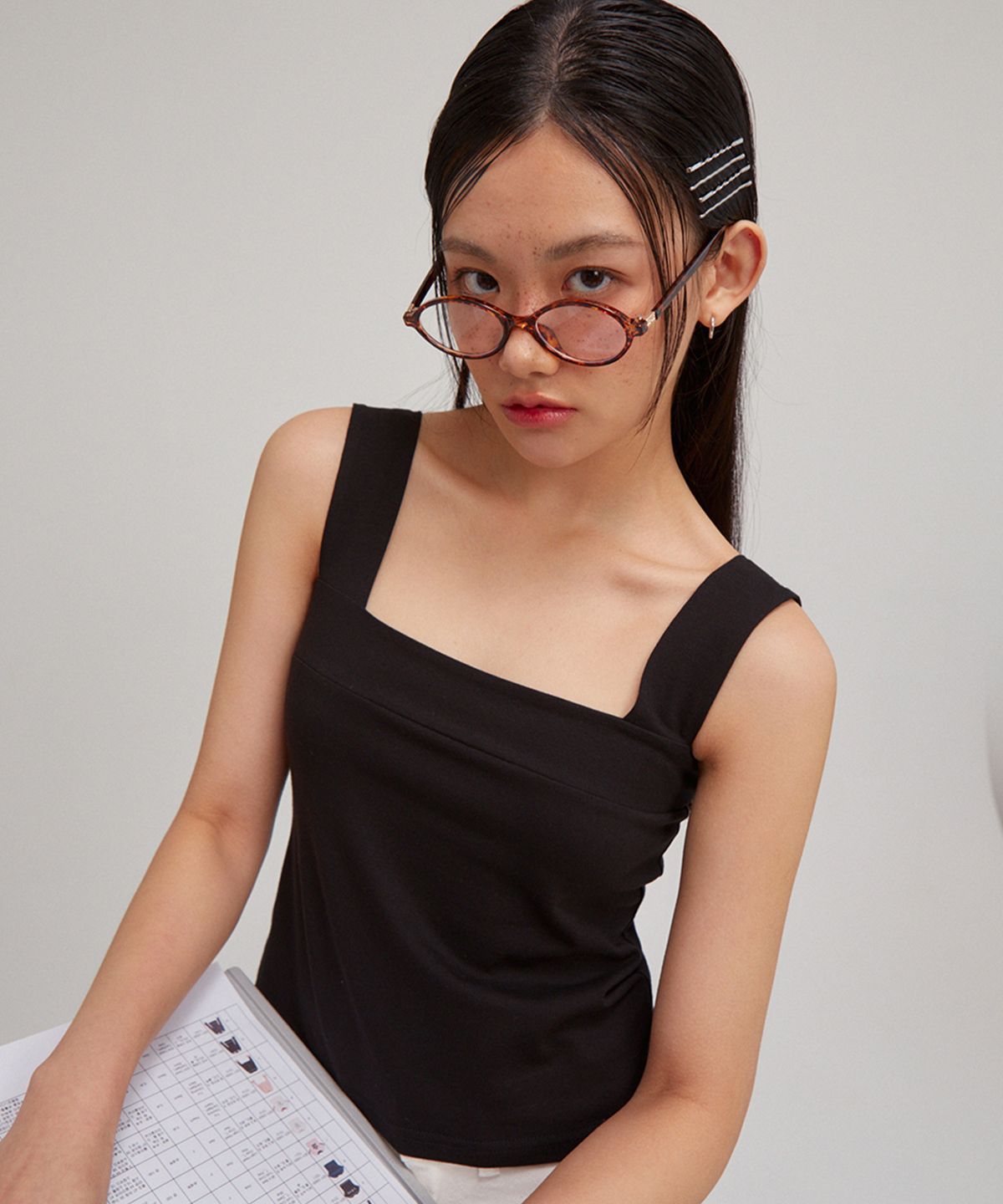 살롱 드 욘(SALON DE YOHN) Basic Sleeveless T_ Black