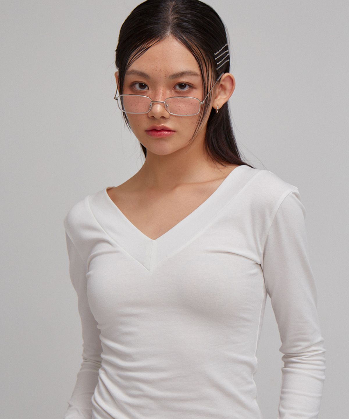 살롱 드 욘(SALON DE YOHN) V-neck Basic T_ White