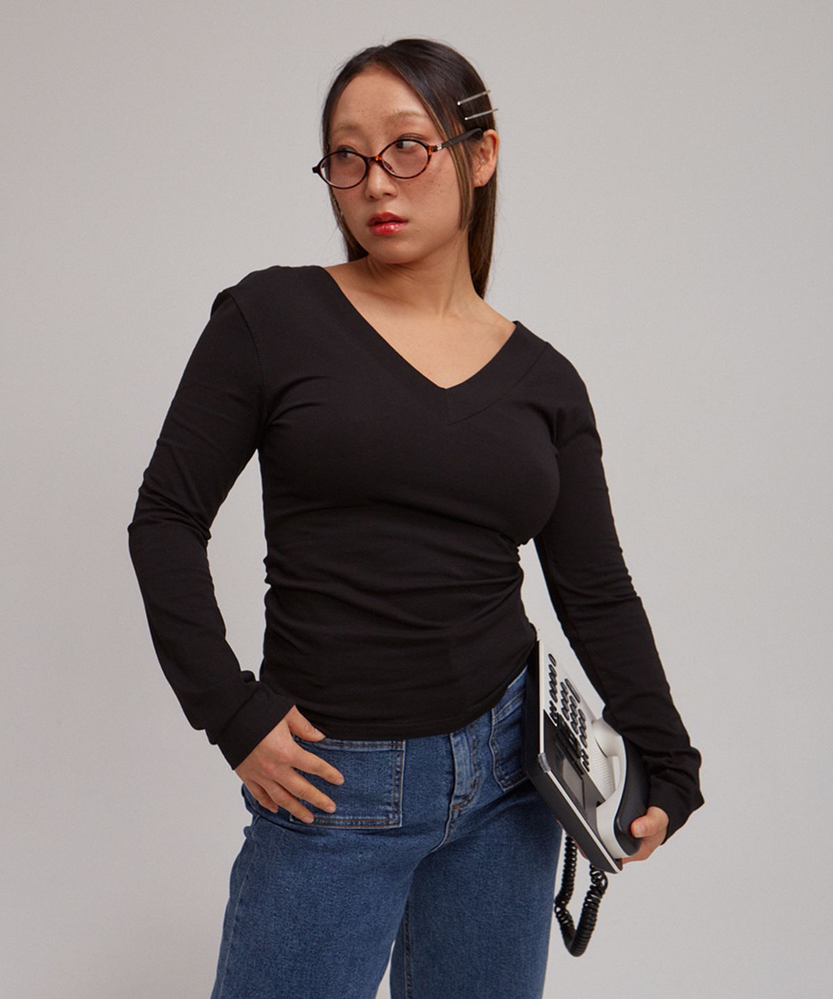 살롱 드 욘(SALON DE YOHN) V-neck Basic T_ Black
