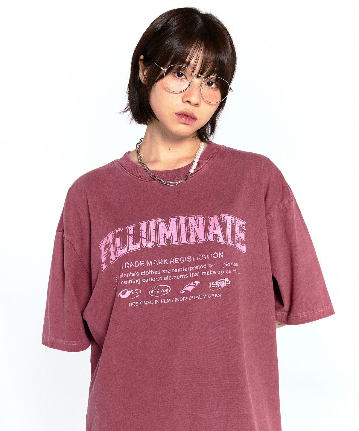 필루미네이트(FILLUMINATE) 데미지 그래픽 피그먼트 티셔츠-와인